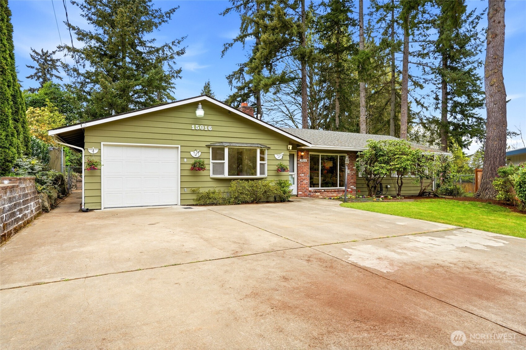 15016 SE 14th Street , Bellevue, WA 98007