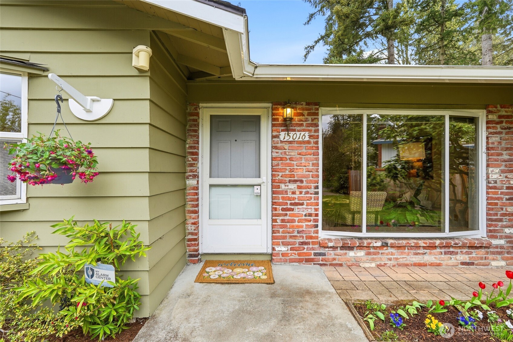 15016 SE 14th Street , Bellevue, WA 98007
