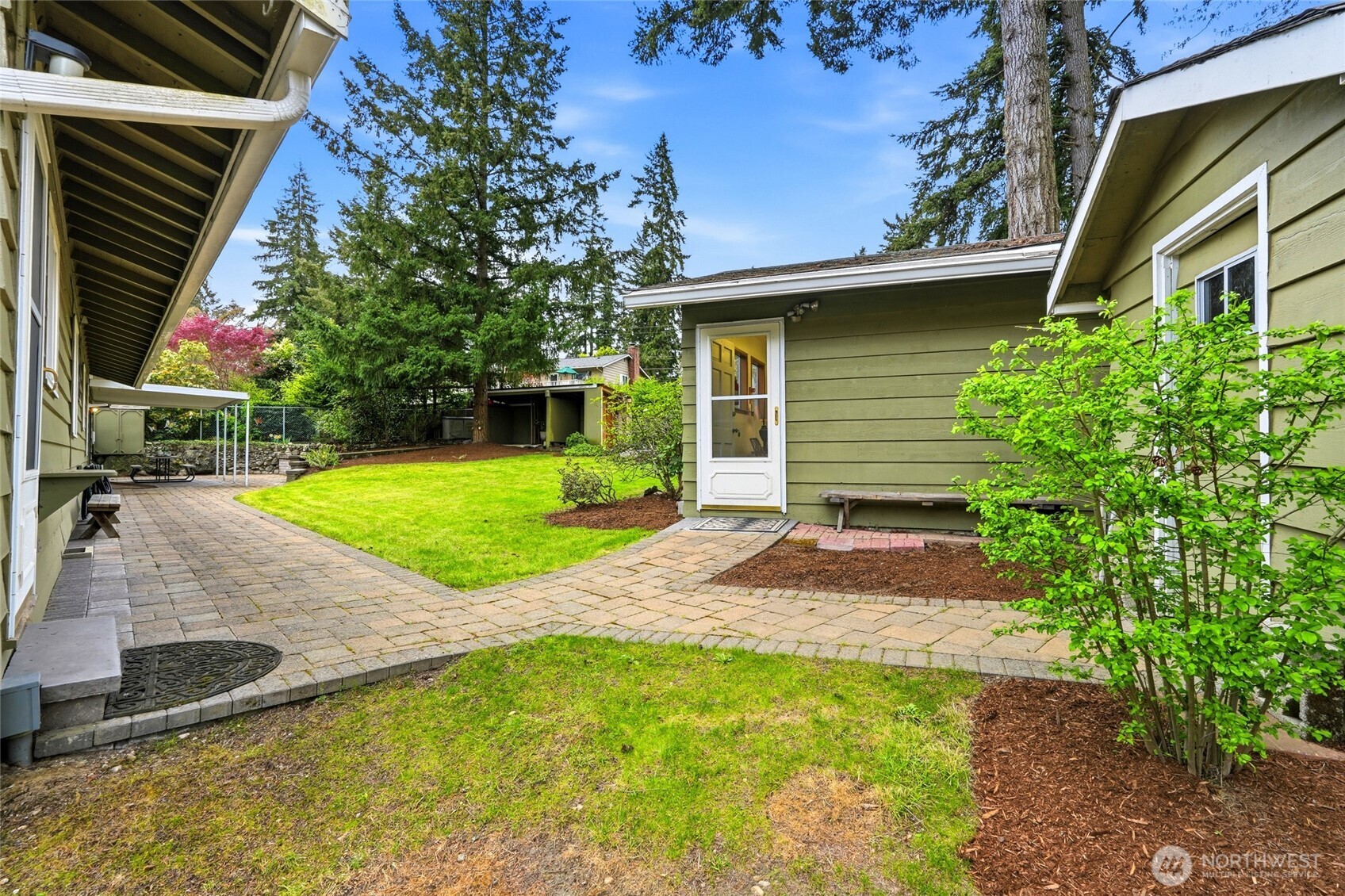 15016 SE 14th Street , Bellevue, WA 98007