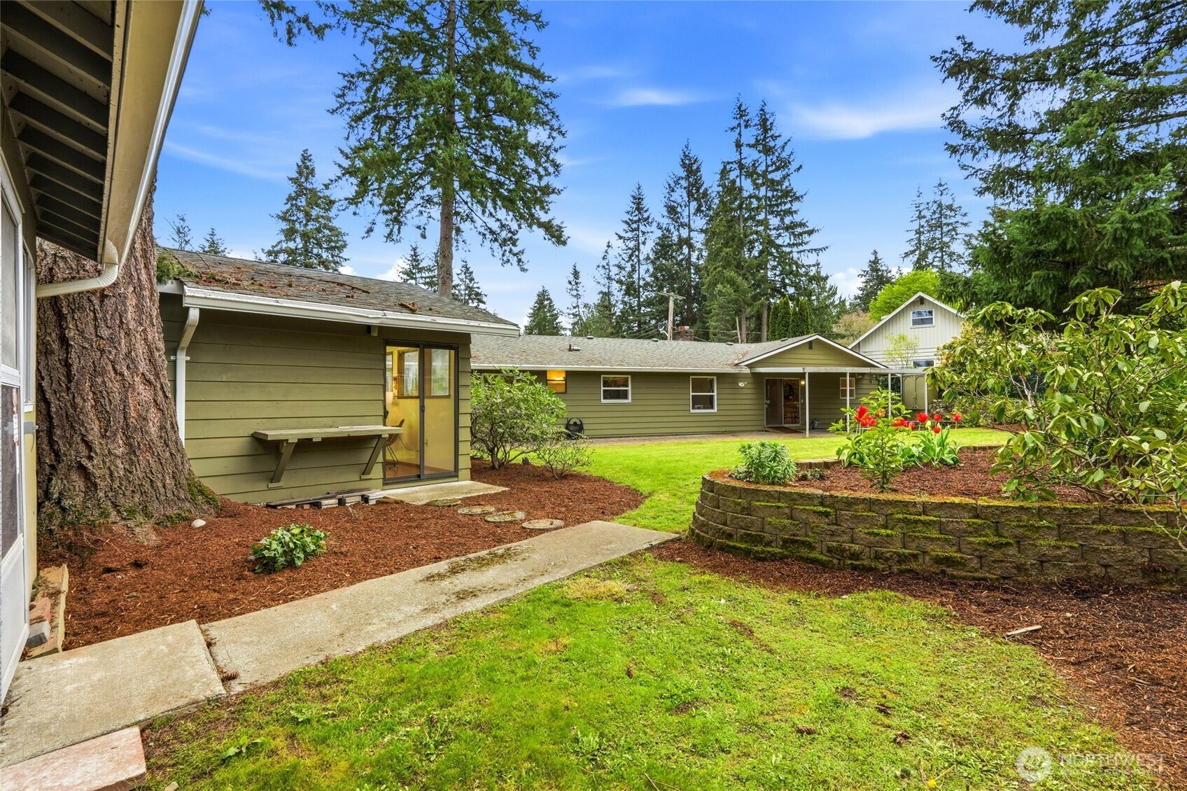 15016 SE 14th Street , Bellevue, WA 98007