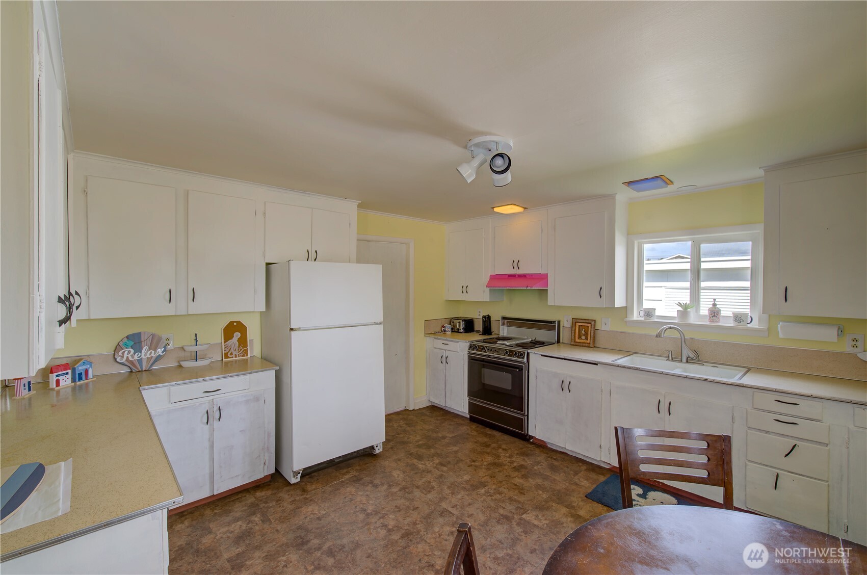 106 5th Street SE, Long Beach, WA 98631