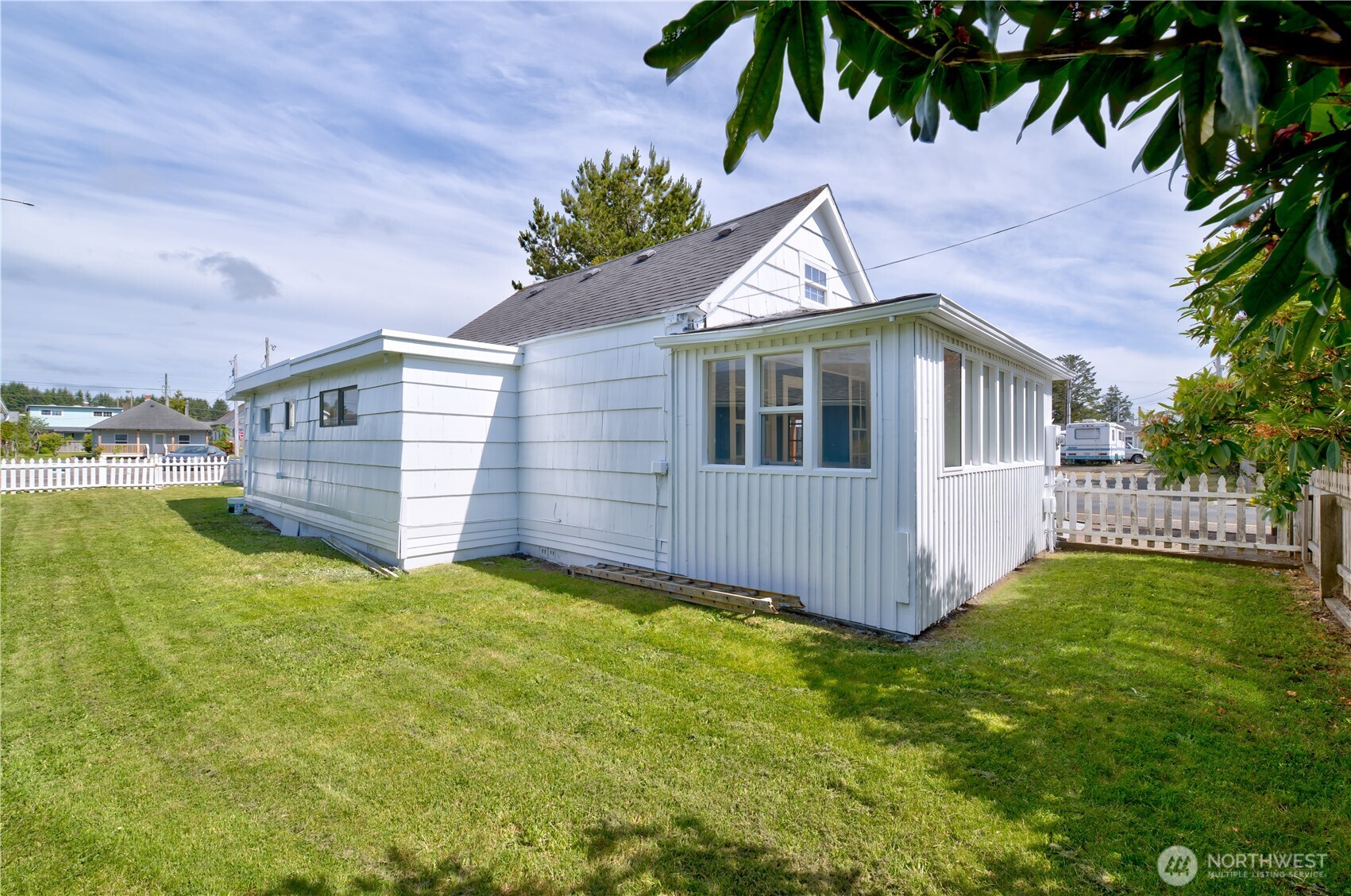 106 5th Street SE, Long Beach, WA 98631