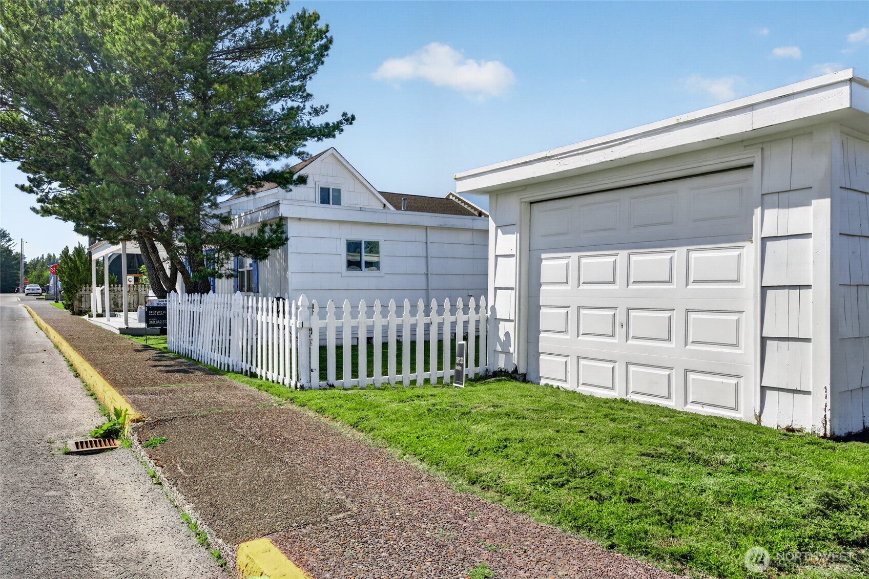 106 5th Street SE, Long Beach, WA 98631