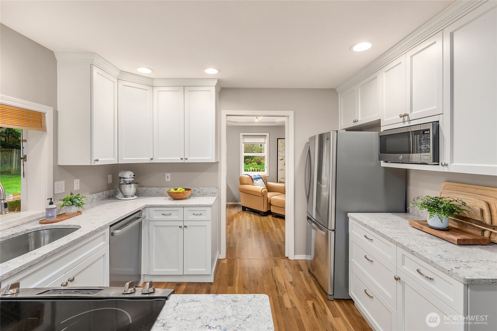 8450 Jennie Avenue NE, Bainbridge Island, WA 98110