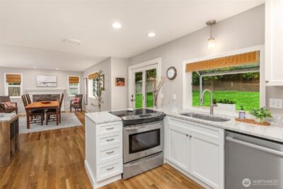 8450 Jennie Avenue NE, Bainbridge Island, WA 98110 - Photo 15