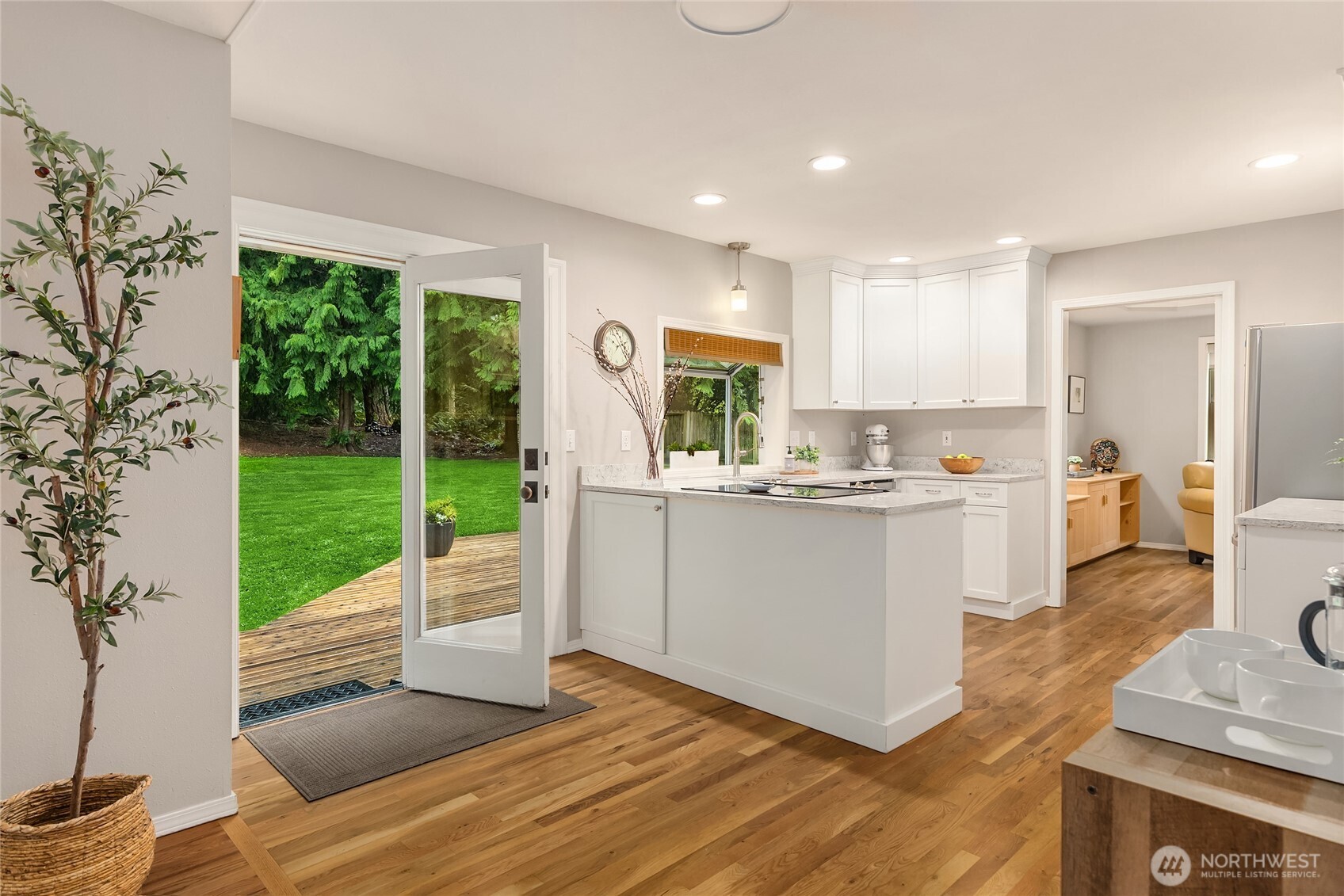 8450 Jennie Avenue NE, Bainbridge Island, WA 98110