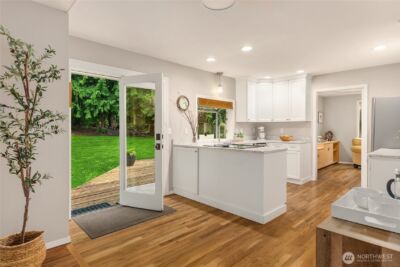 8450 Jennie Avenue NE, Bainbridge Island, WA 98110 - Photo 16