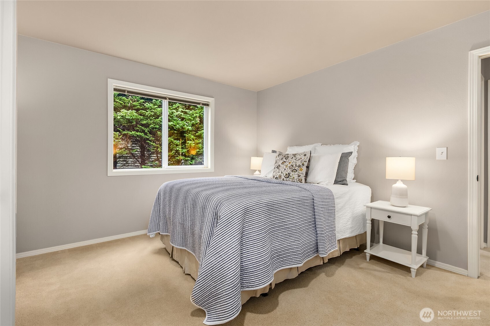 8450 Jennie Avenue NE, Bainbridge Island, WA 98110