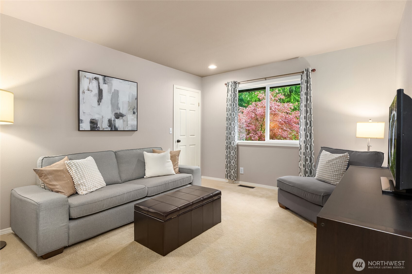 8450 Jennie Avenue NE, Bainbridge Island, WA 98110