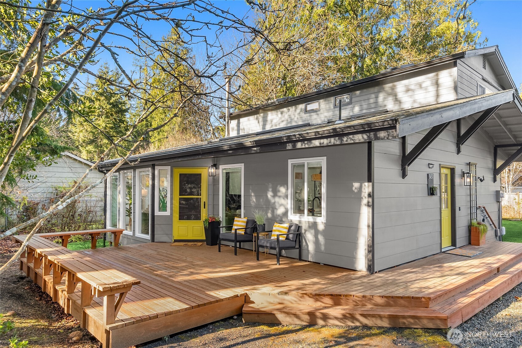 881 Park Avenue NE, Bainbridge Island, WA 98110