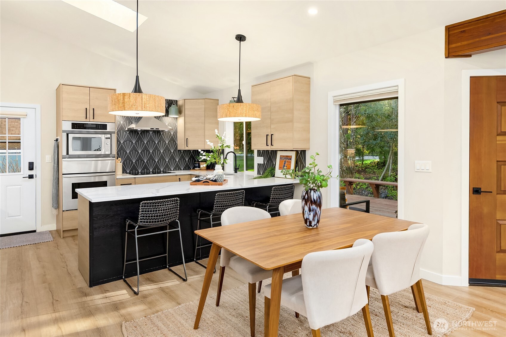 881 Park Avenue NE, Bainbridge Island, WA 98110