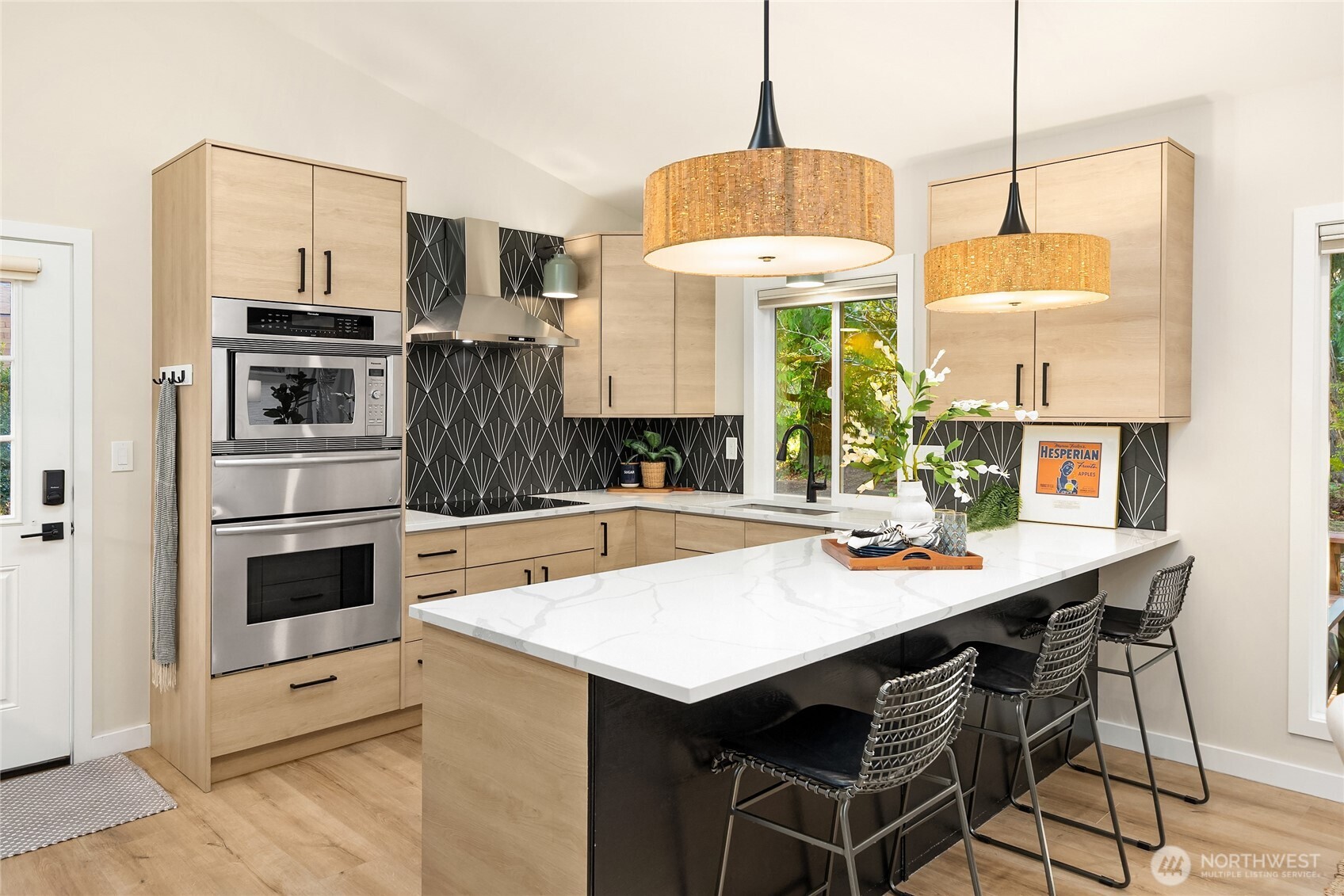 881 Park Avenue NE, Bainbridge Island, WA 98110