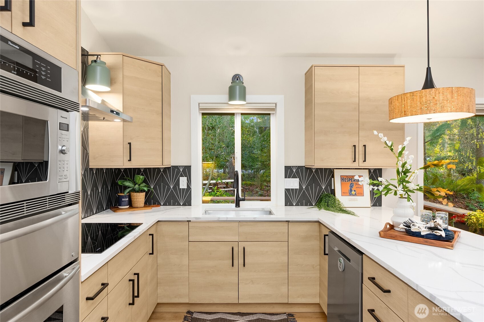 881 Park Avenue NE, Bainbridge Island, WA 98110