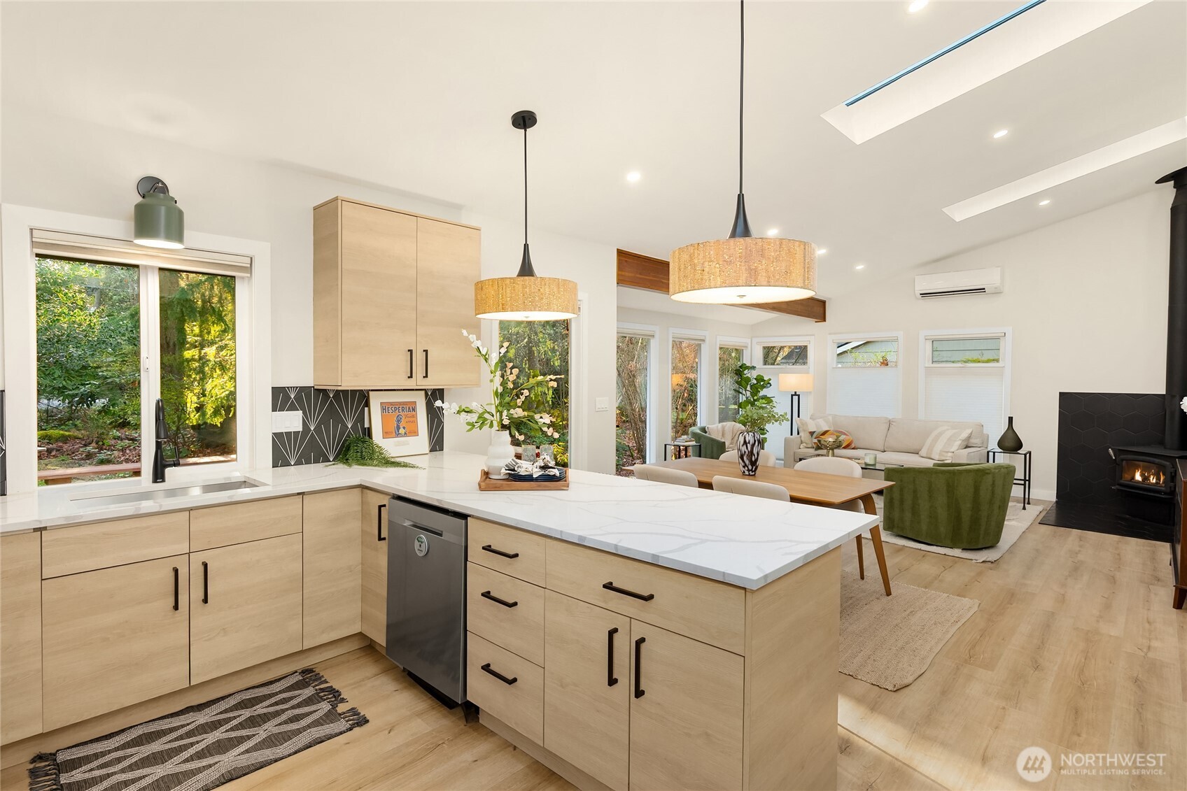 881 Park Avenue NE, Bainbridge Island, WA 98110