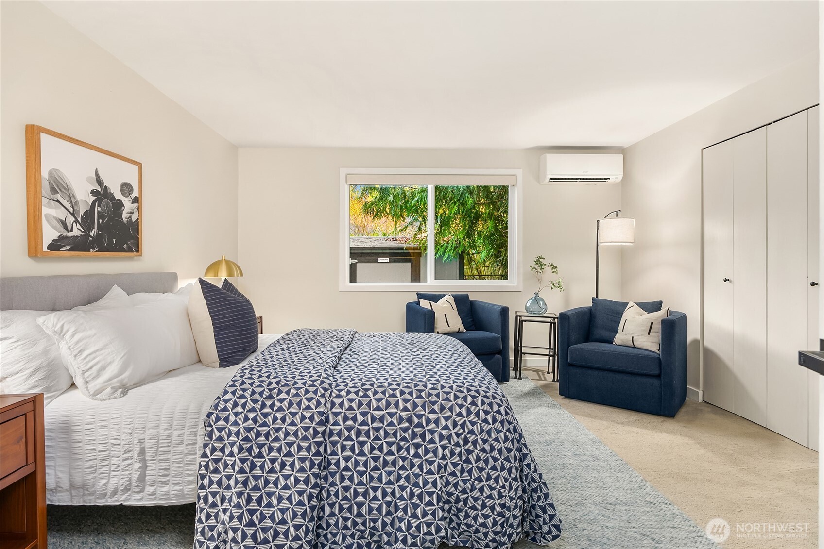 881 Park Avenue NE, Bainbridge Island, WA 98110