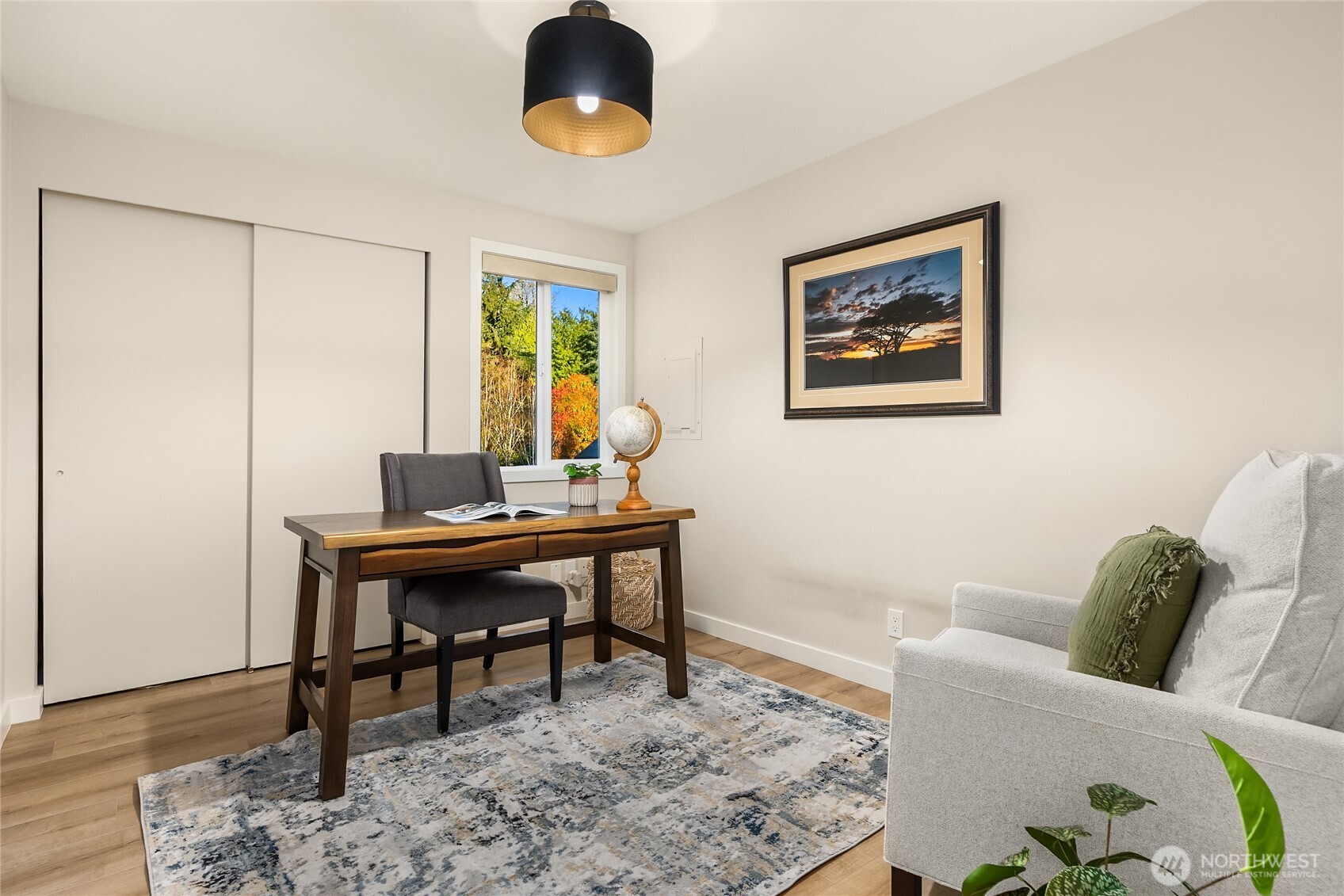 881 Park Avenue NE, Bainbridge Island, WA 98110