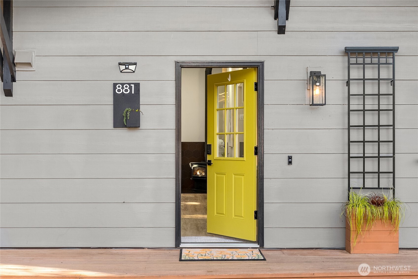 881 Park Avenue NE, Bainbridge Island, WA 98110