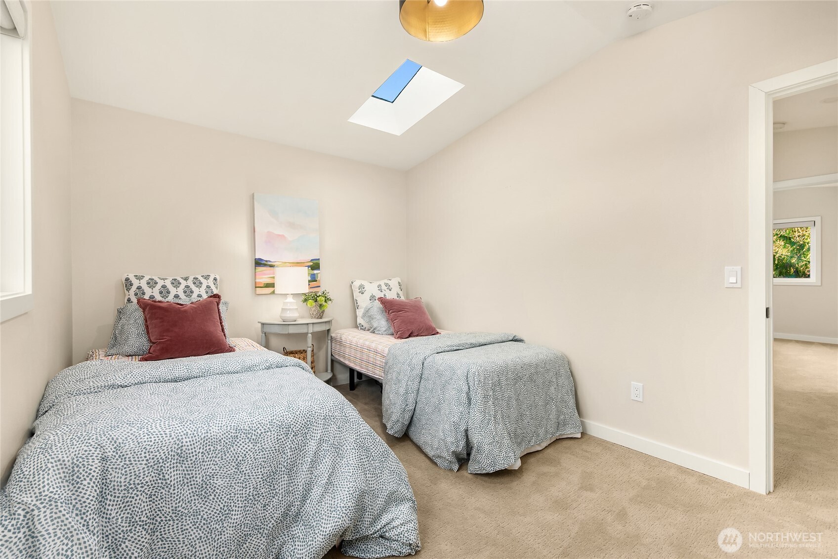 881 Park Avenue NE, Bainbridge Island, WA 98110