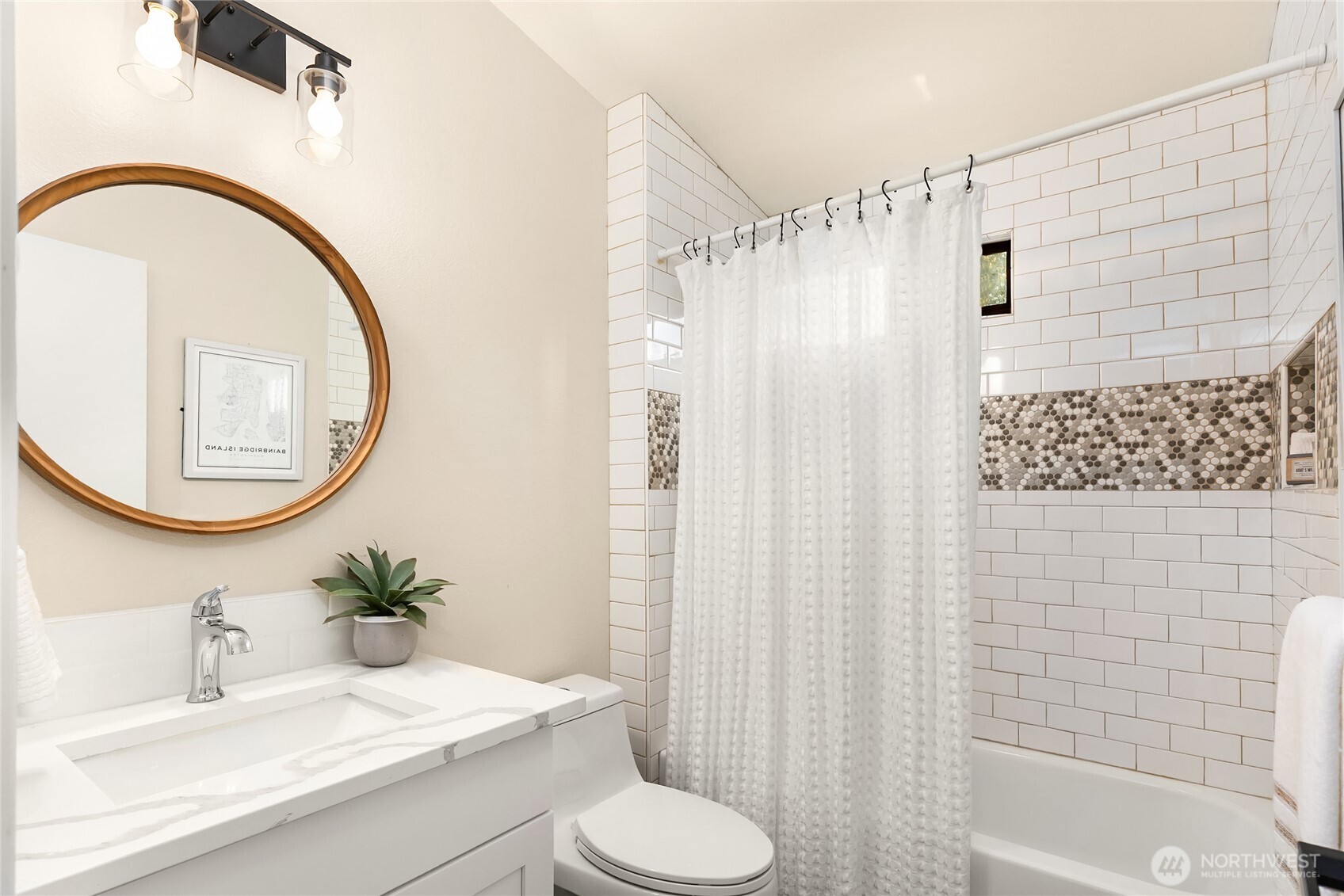 881 Park Avenue NE, Bainbridge Island, WA 98110