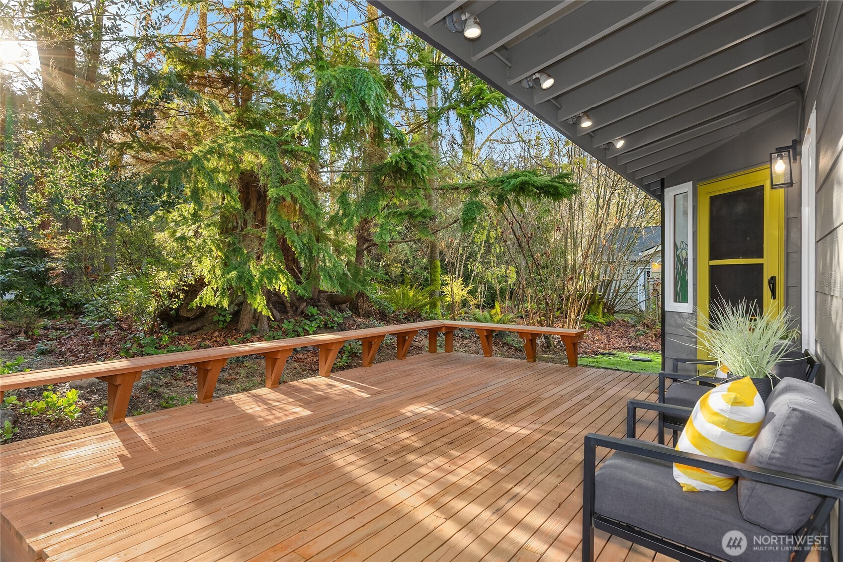 881 Park Avenue NE, Bainbridge Island, WA 98110