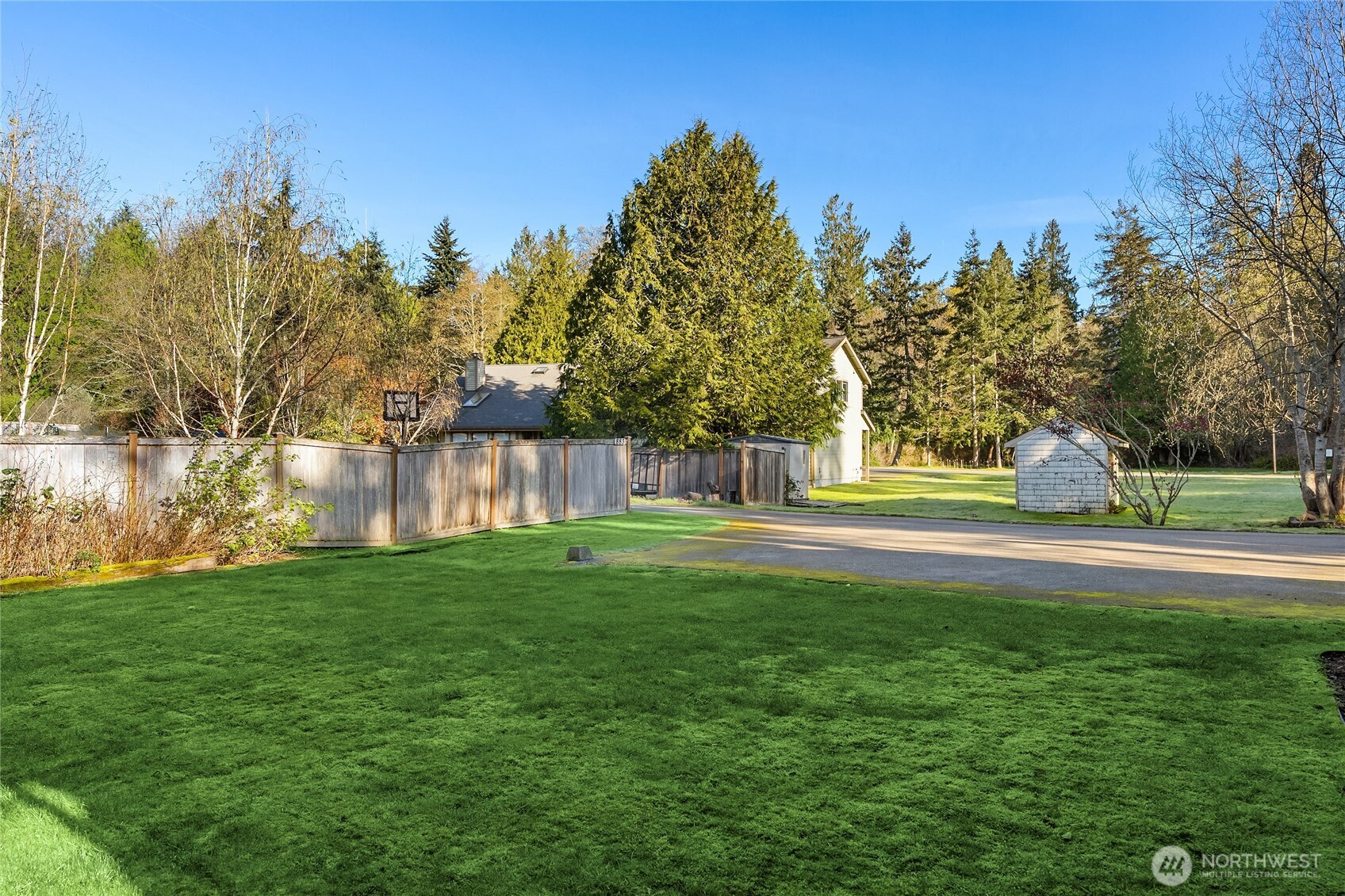 881 Park Avenue NE, Bainbridge Island, WA 98110