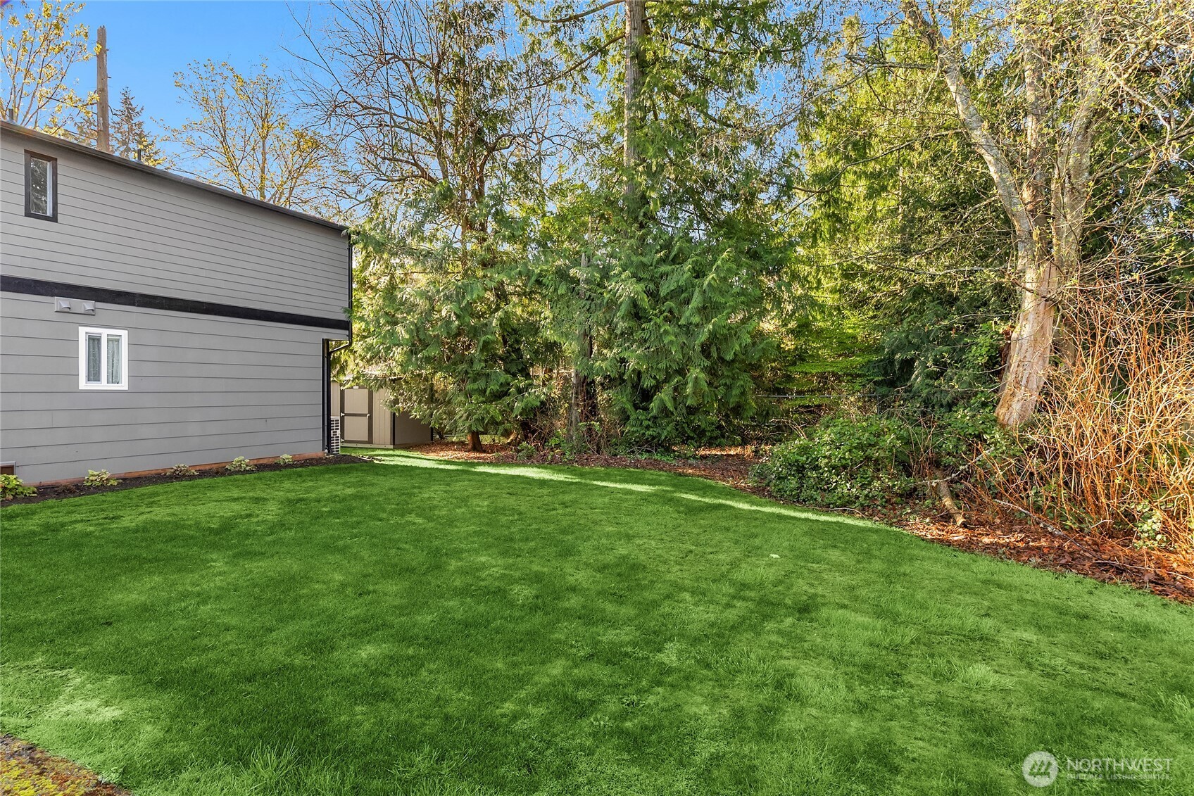 881 Park Avenue NE, Bainbridge Island, WA 98110