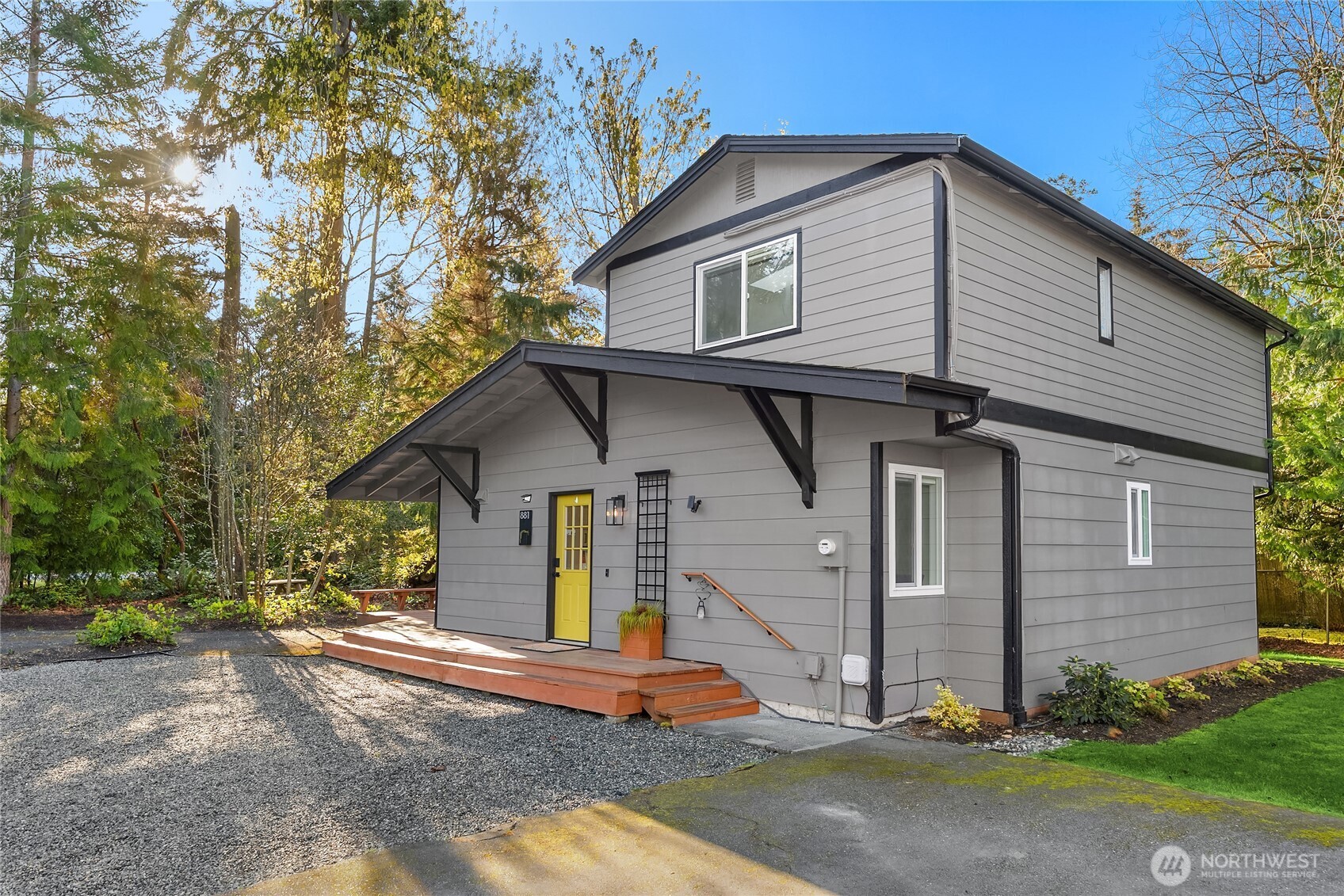 881 Park Avenue NE, Bainbridge Island, WA 98110
