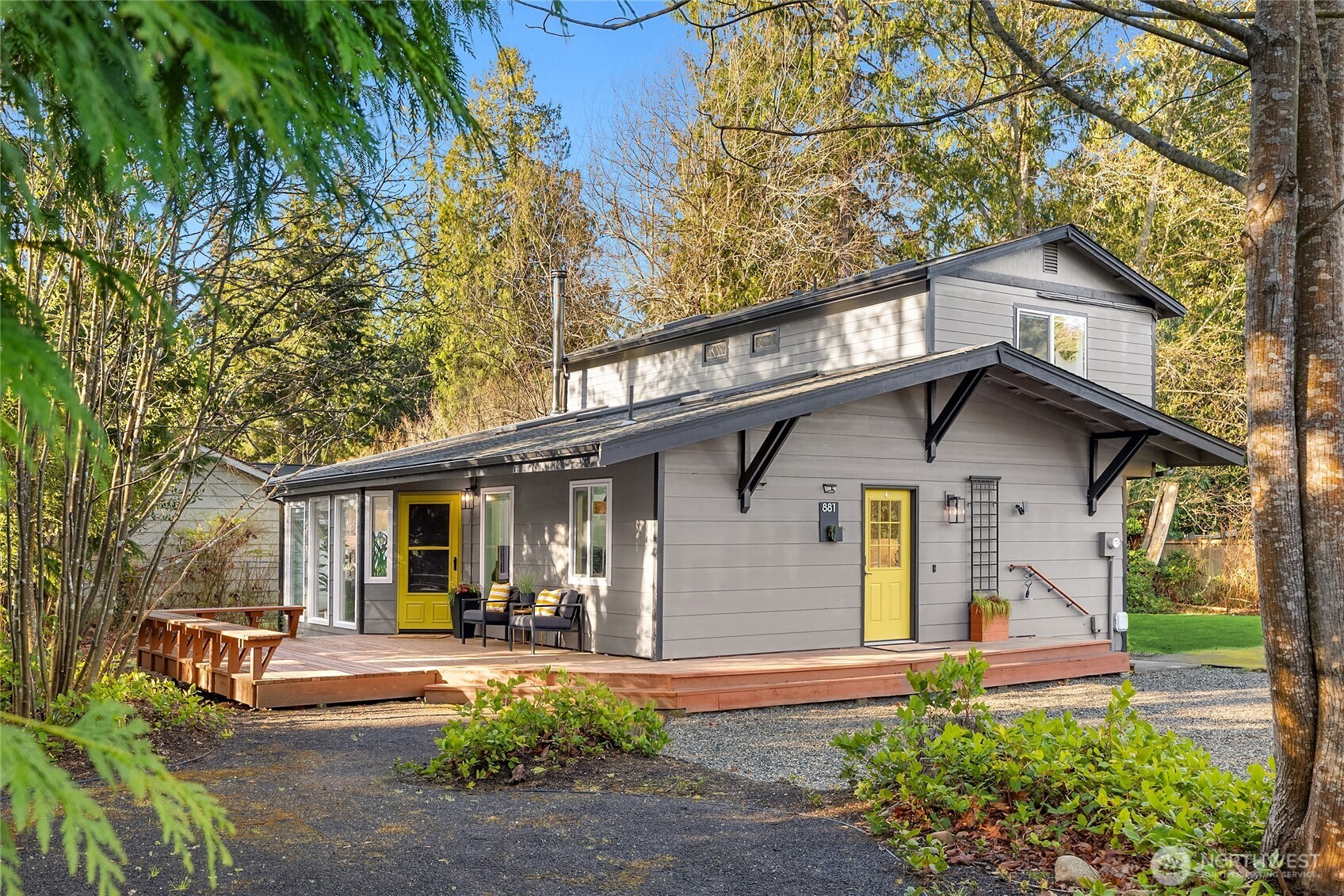 881 Park Avenue NE, Bainbridge Island, WA 98110