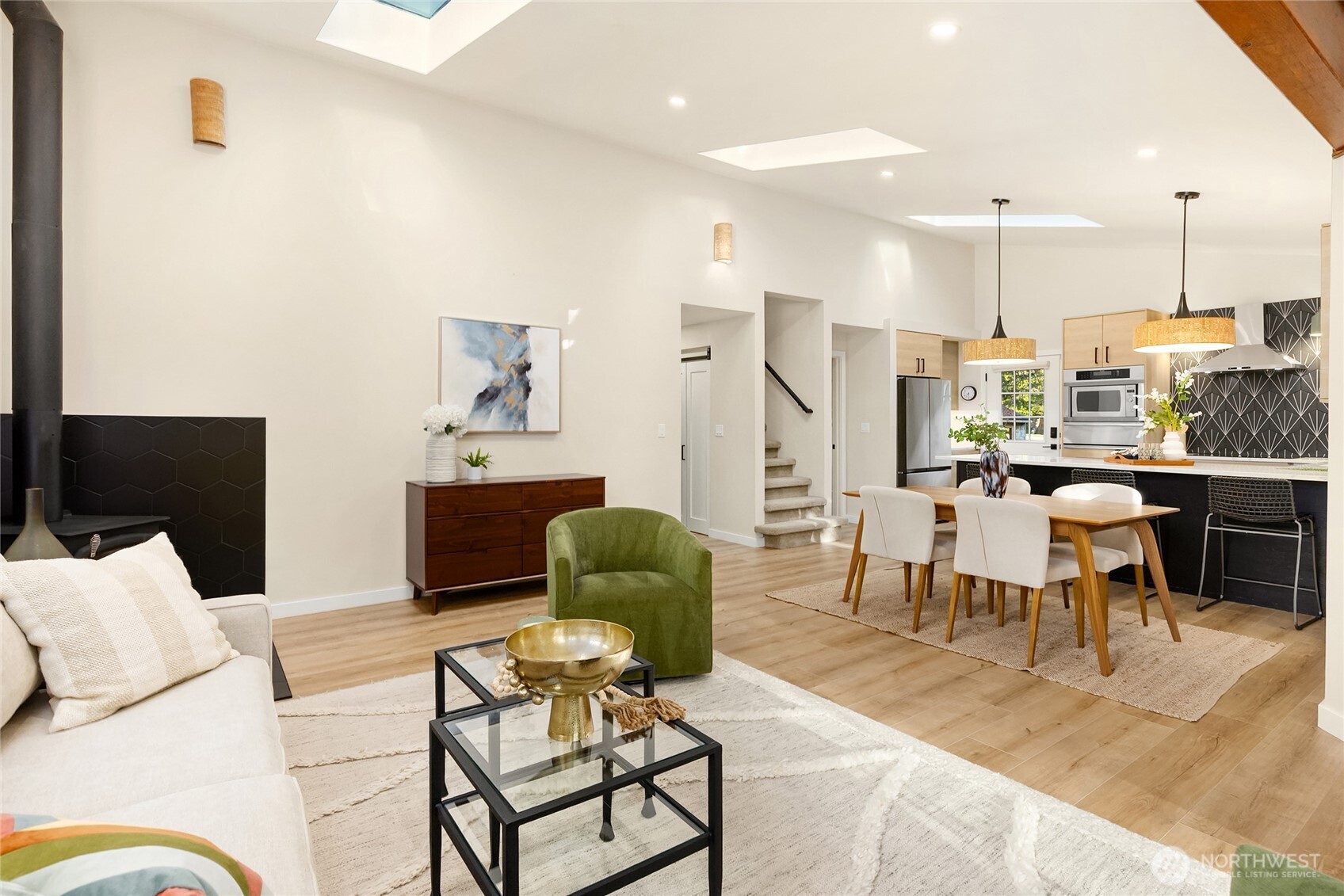 881 Park Avenue NE, Bainbridge Island, WA 98110