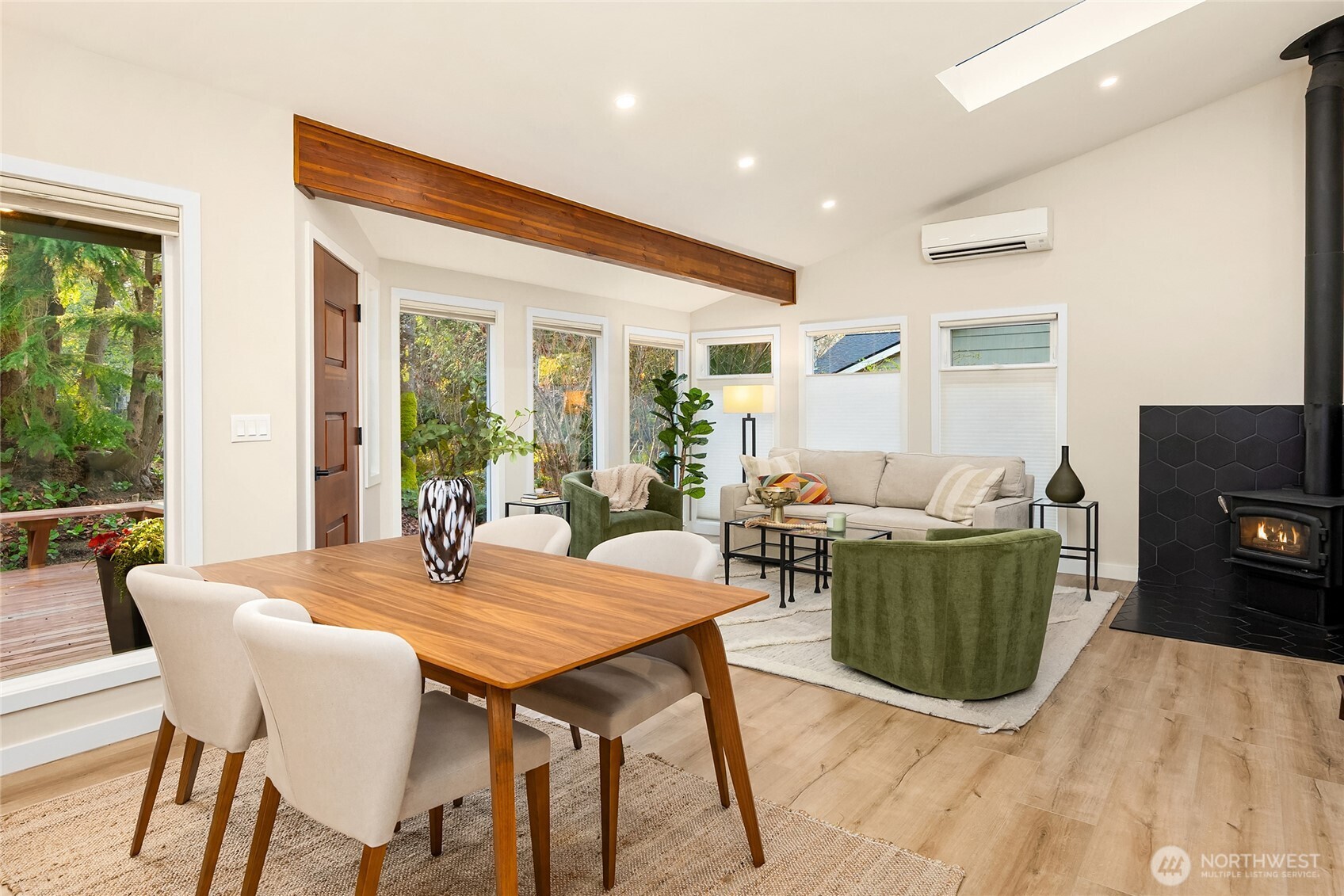 881 Park Avenue NE, Bainbridge Island, WA 98110
