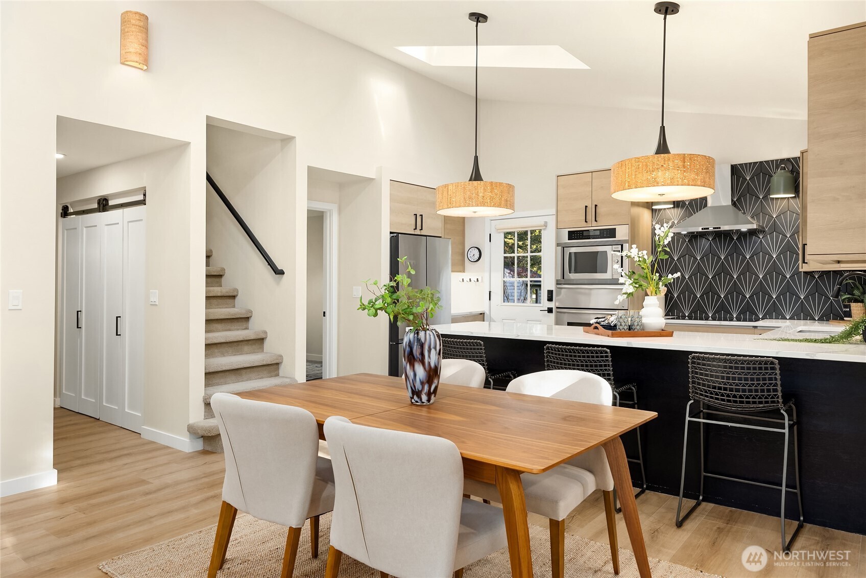 881 Park Avenue NE, Bainbridge Island, WA 98110