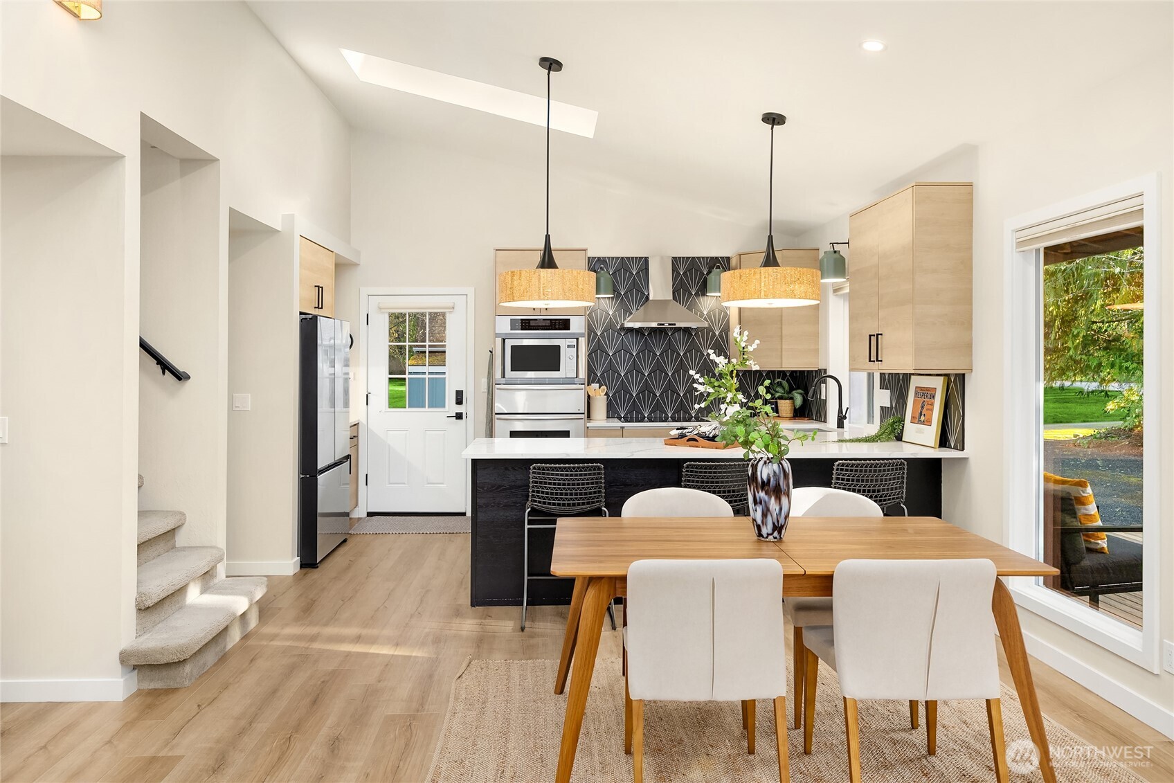 881 Park Avenue NE, Bainbridge Island, WA 98110