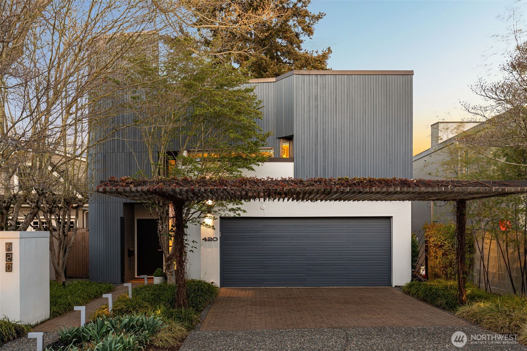 420 34th Avenue , Seattle, WA 98122