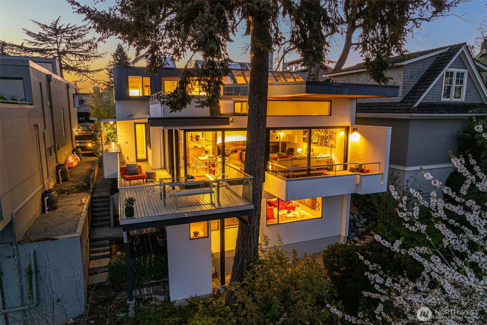 420 34th Avenue , Seattle, WA 98122