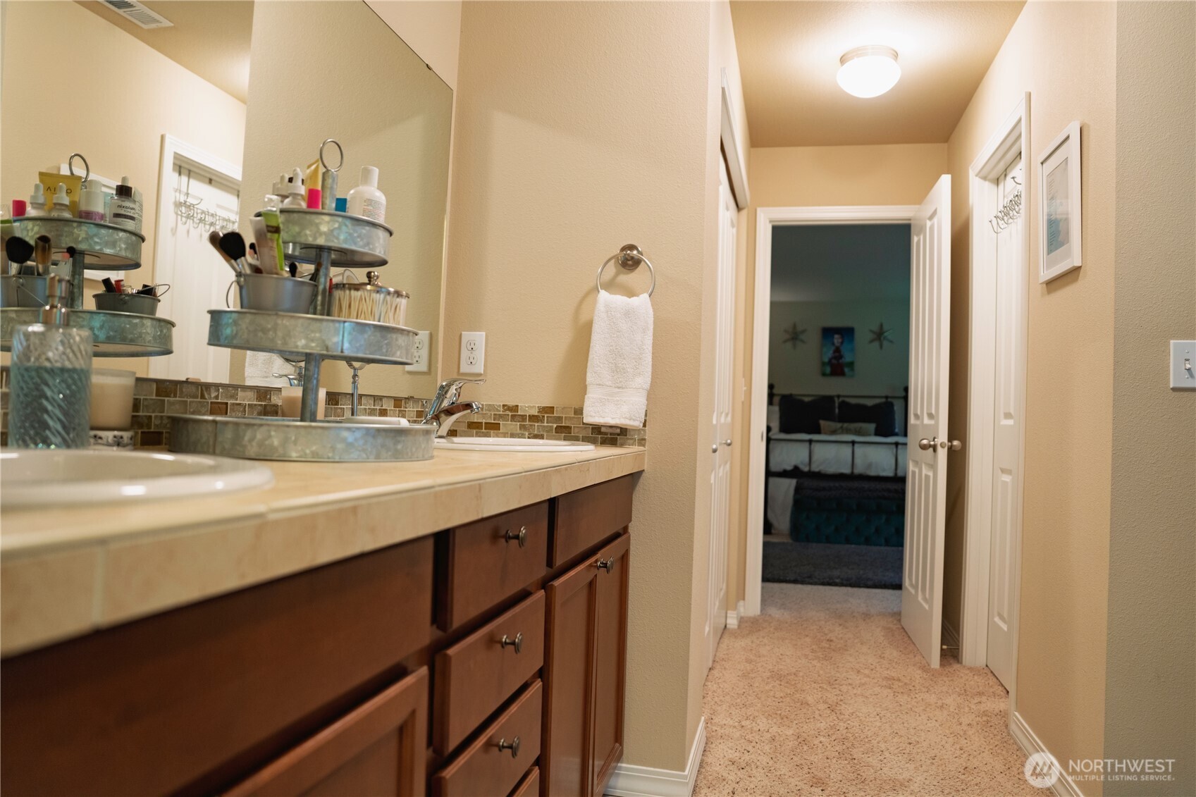27661 Mcintosh Loop NE, Kingston, WA 98346