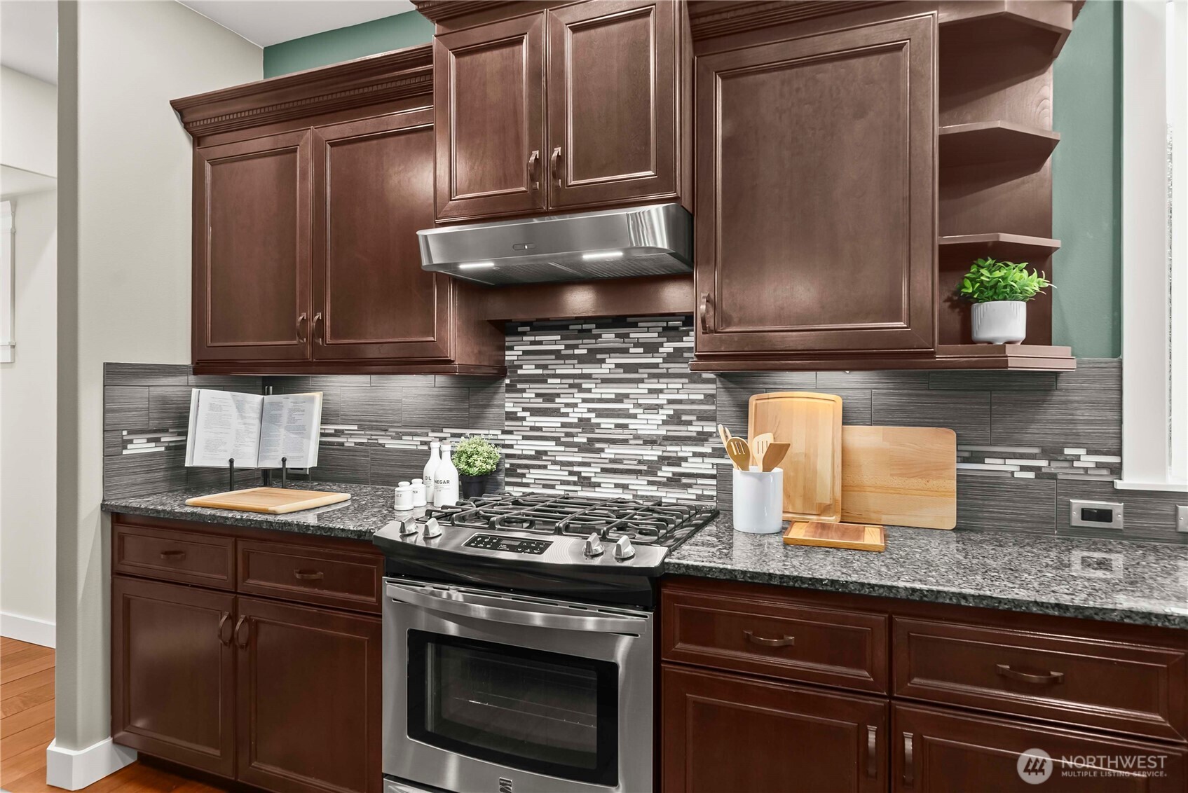 11002 Shawnee Road E, Puyallup, WA 98374-2405