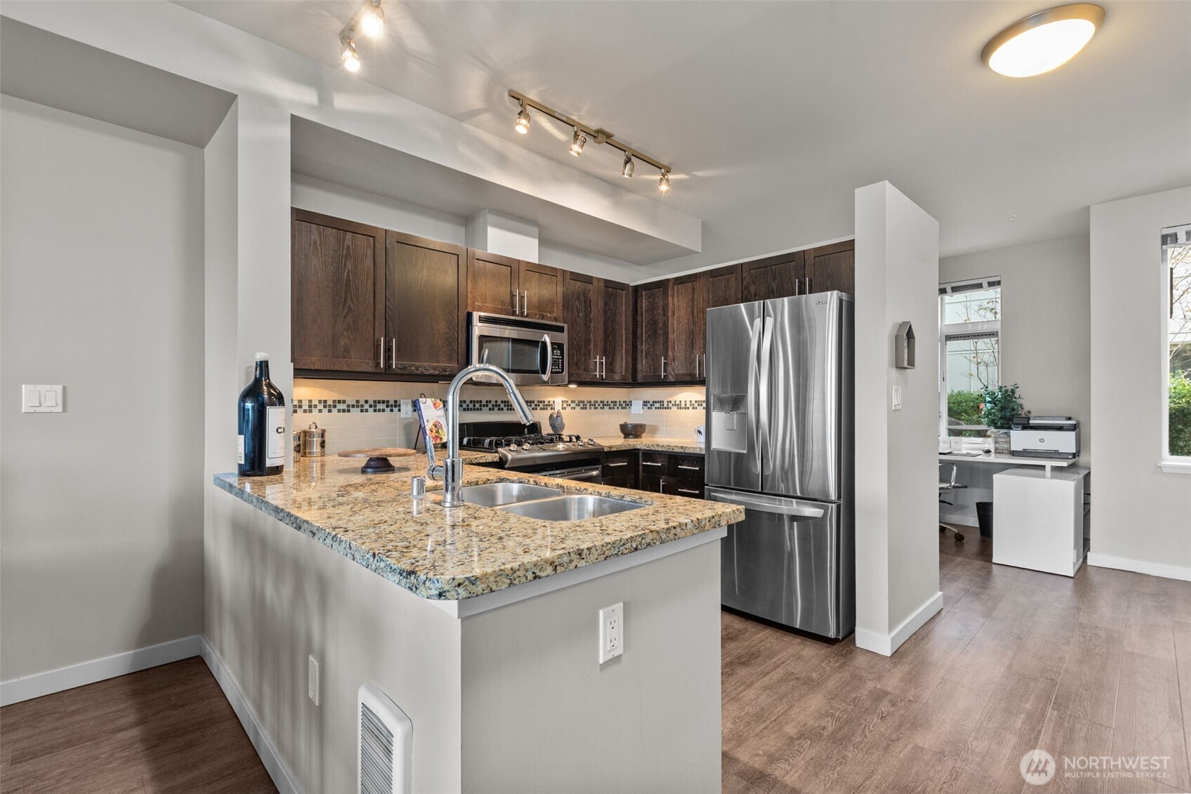 15100 6th Avenue SW #305, Burien, WA 98166-1928