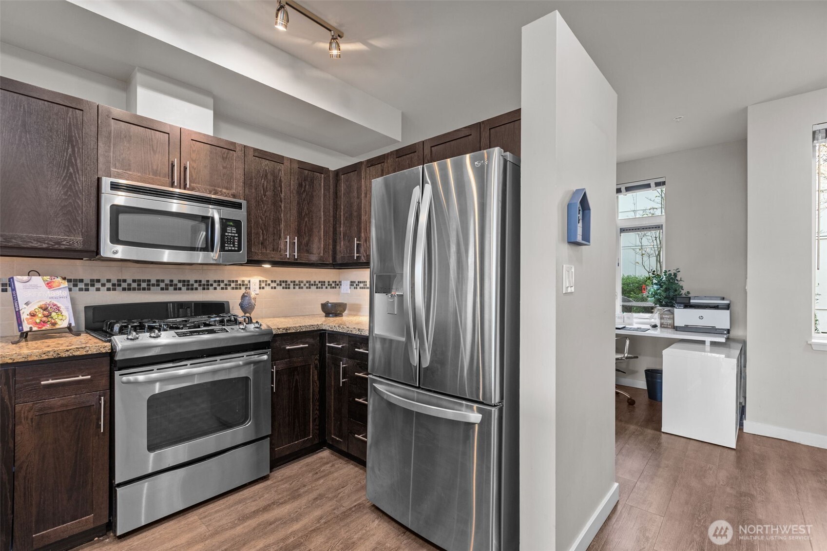 15100 6th Avenue SW #305, Burien, WA 98166-1928