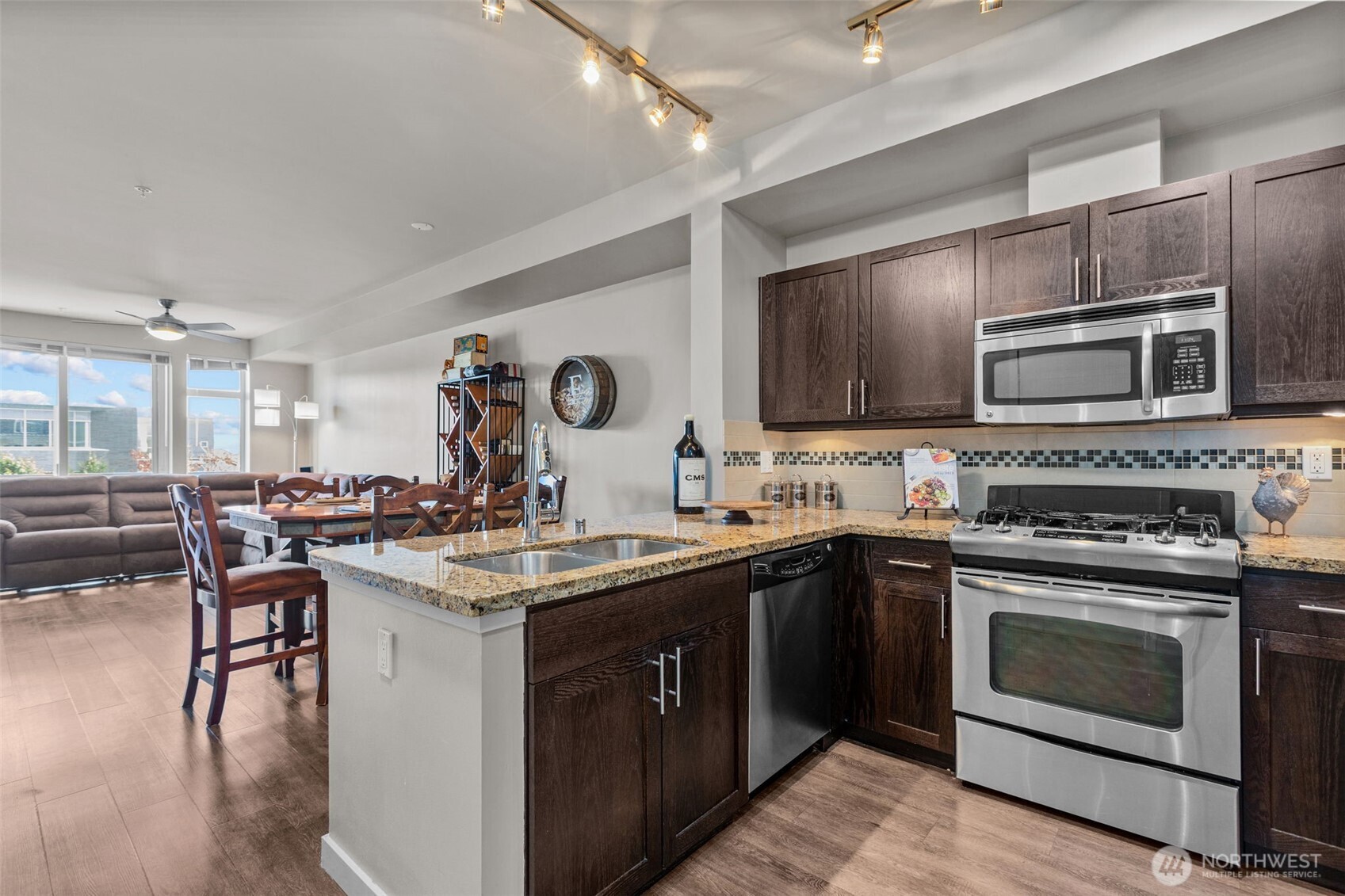 15100 6th Avenue SW #305, Burien, WA 98166-1928