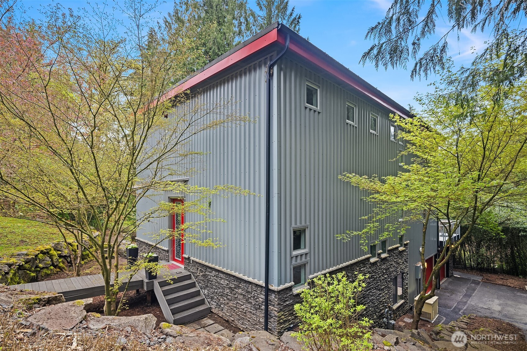 1534 Hillside Drive SE, Issaquah, WA 98027