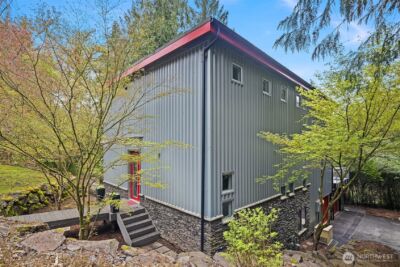 1534 Hillside Drive SE, Issaquah, WA 98027 - Photo 2