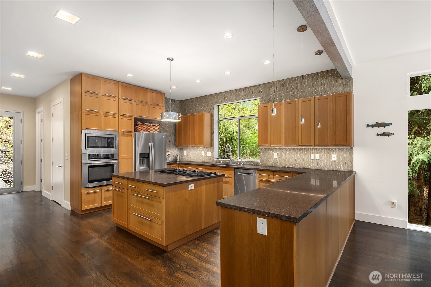 1534 Hillside Drive SE, Issaquah, WA 98027