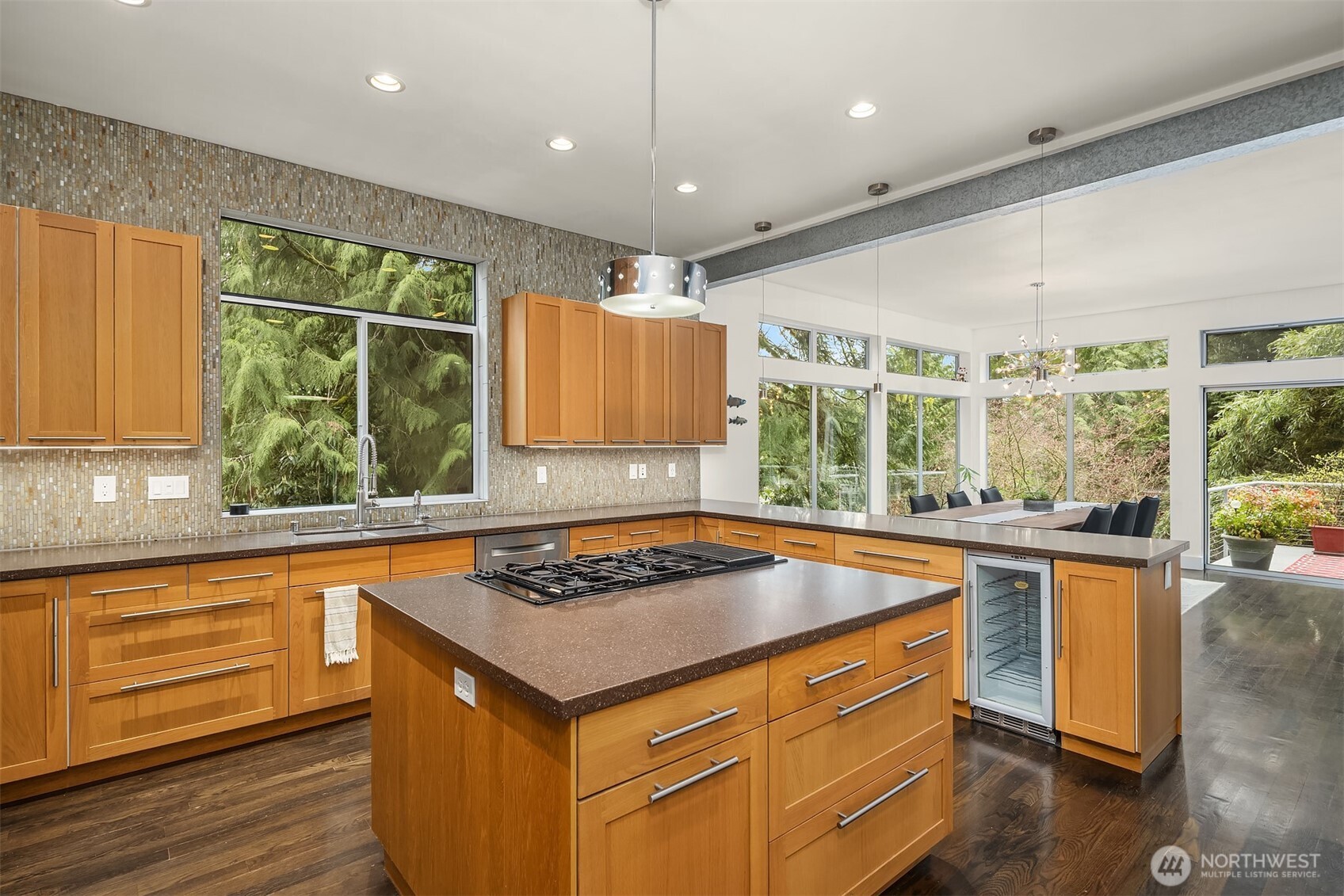 1534 Hillside Drive SE, Issaquah, WA 98027