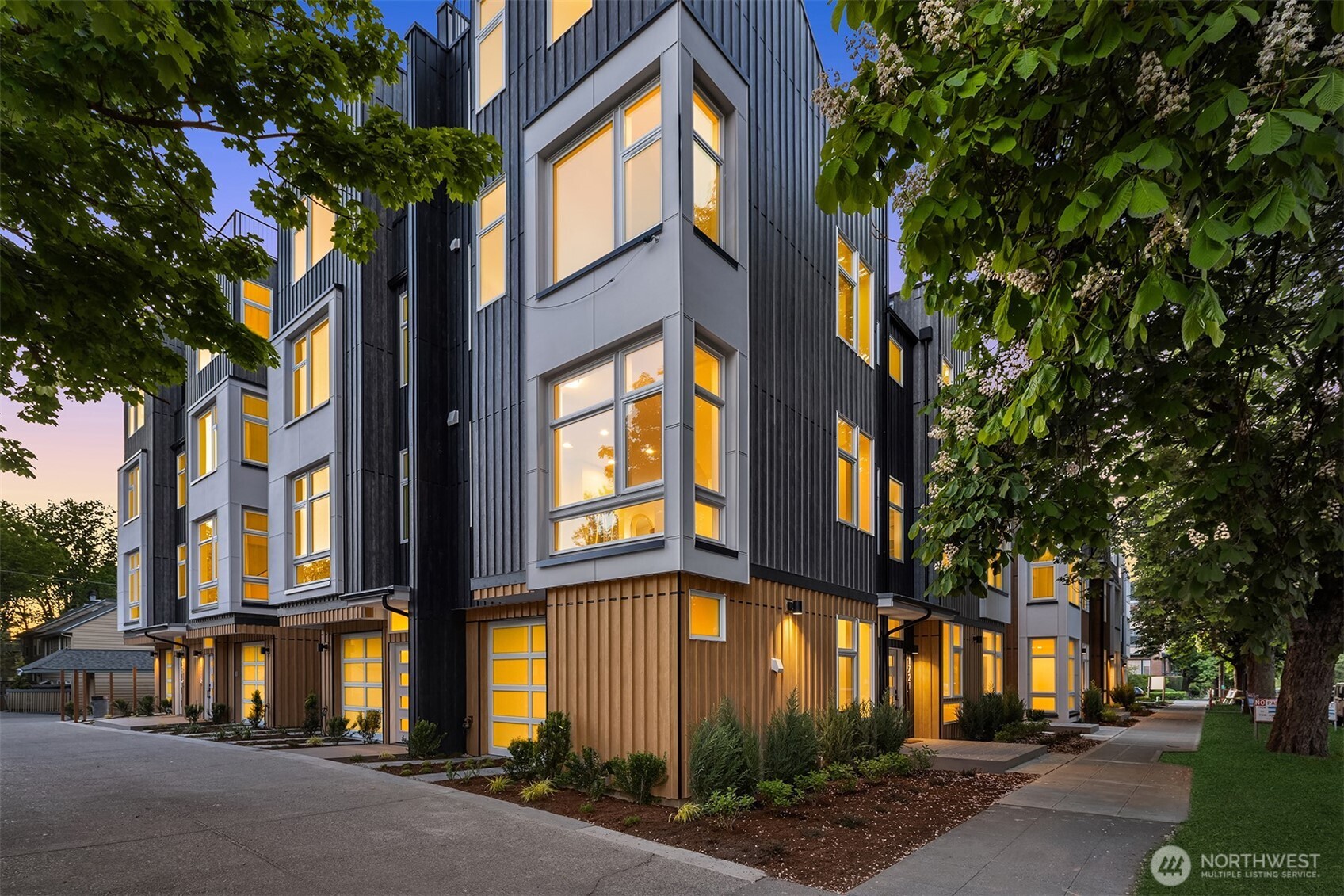 1713 17th Avenue , Seattle, WA 98122