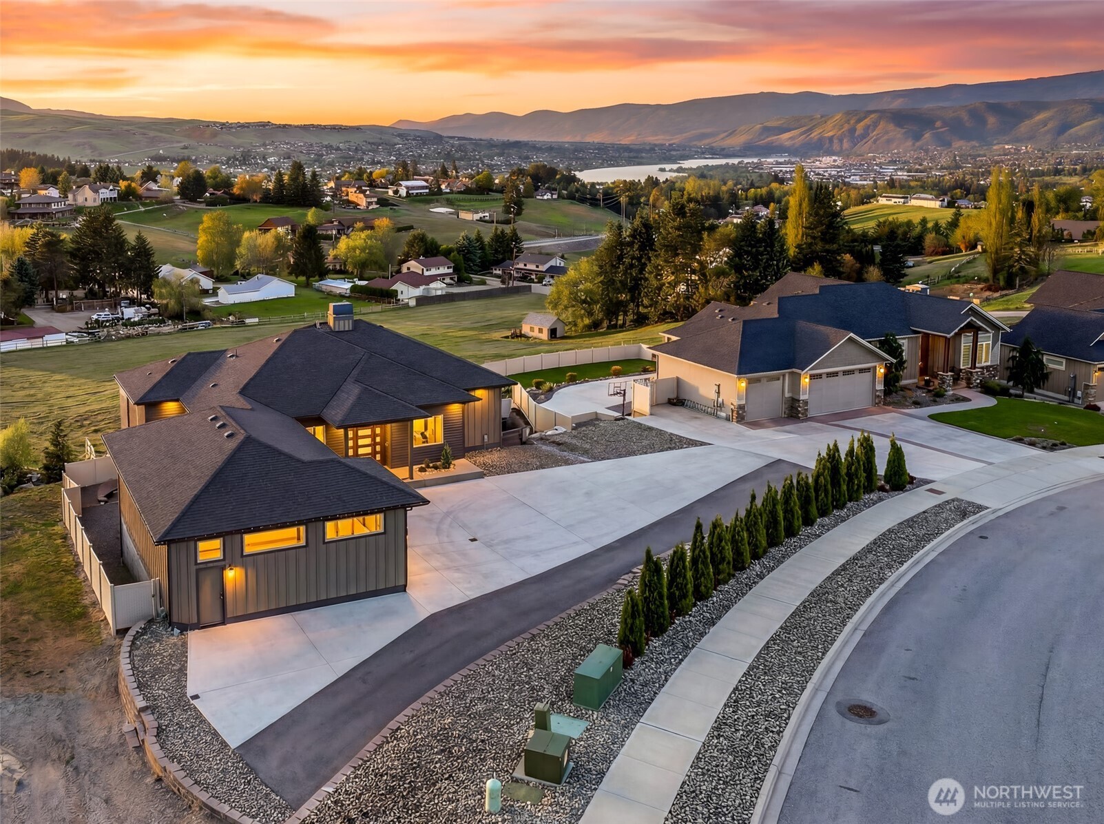 854 Autumn Crest Drive , Wenatchee, WA 98801