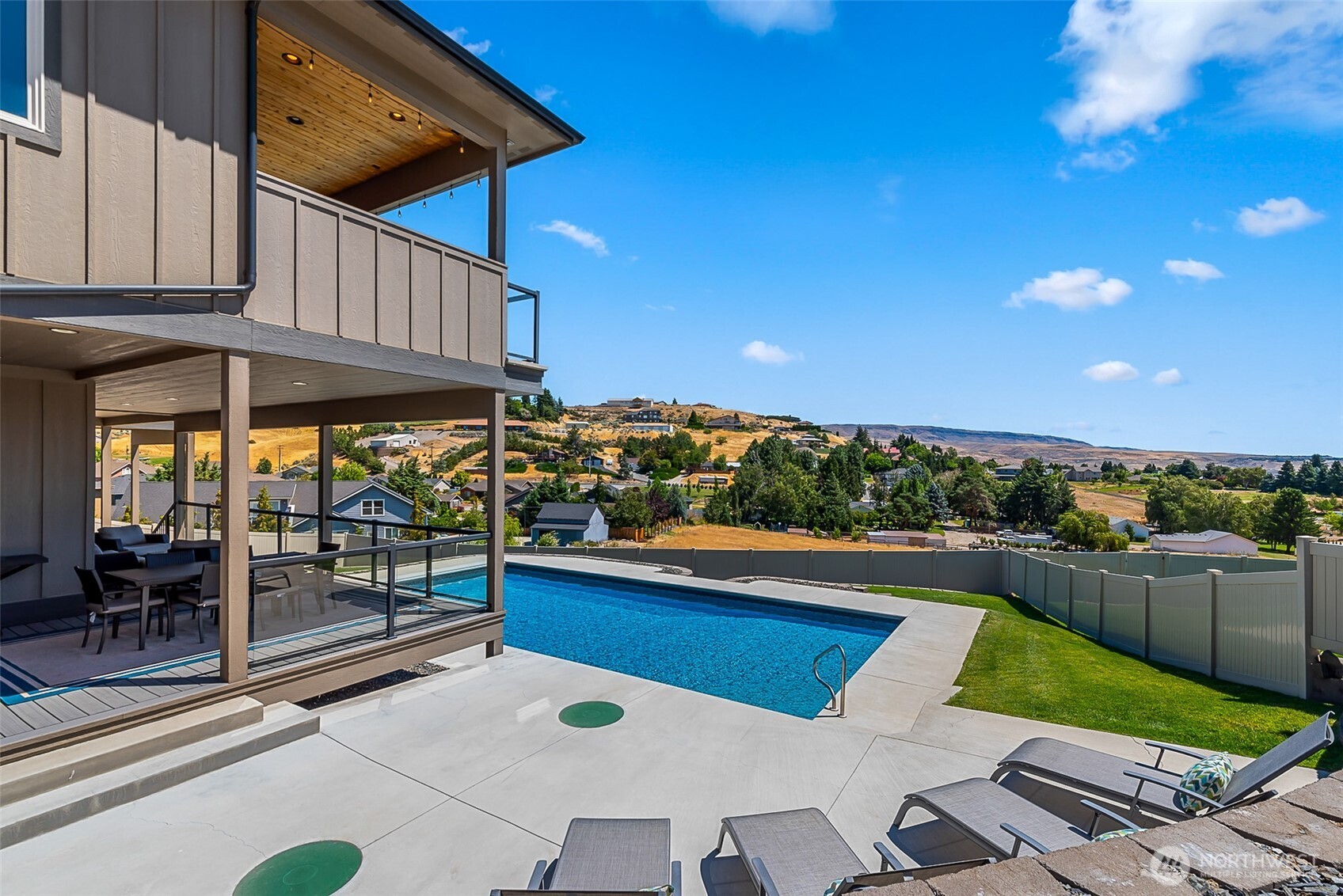 854 Autumn Crest Drive , Wenatchee, WA 98801