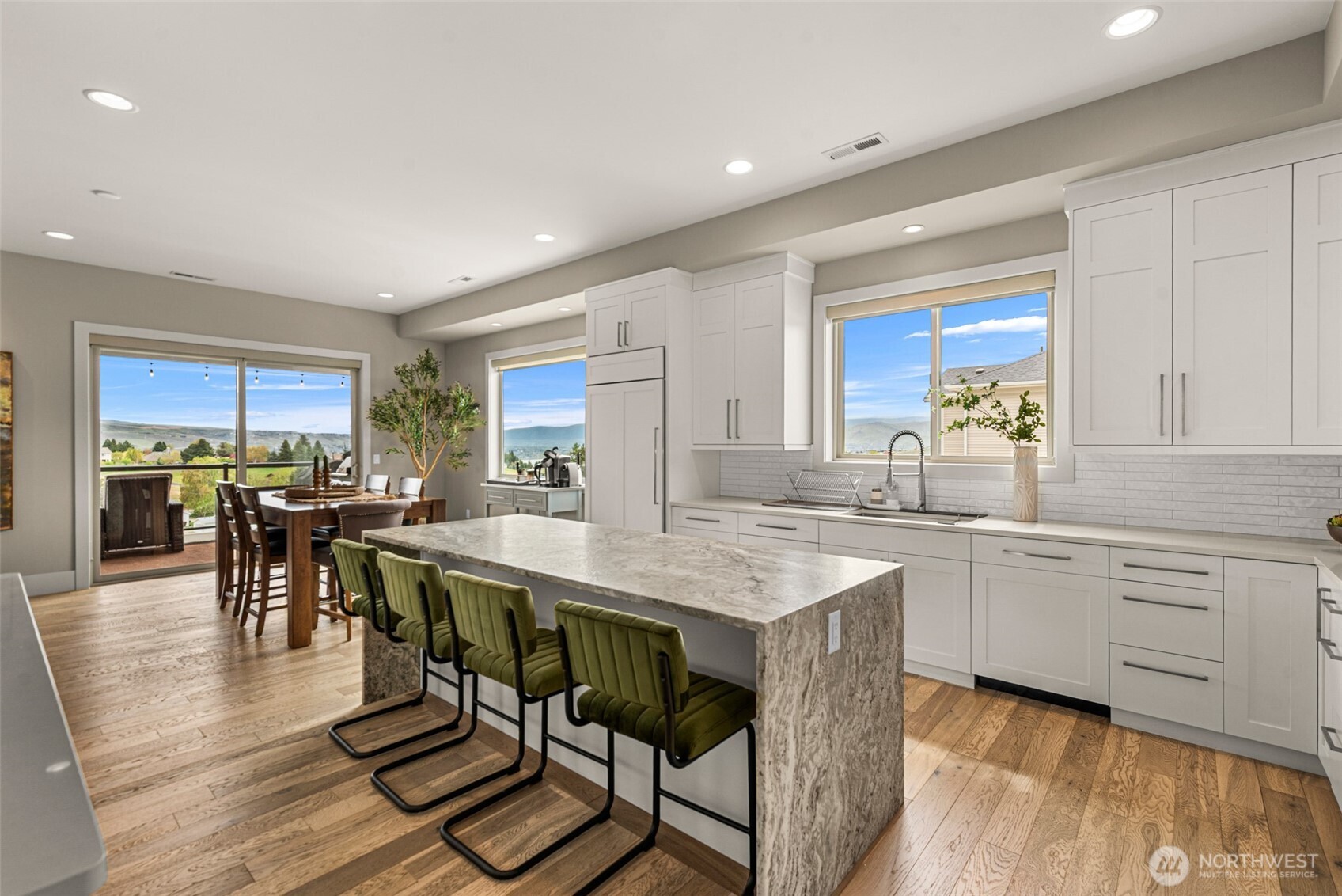 854 Autumn Crest Drive , Wenatchee, WA 98801