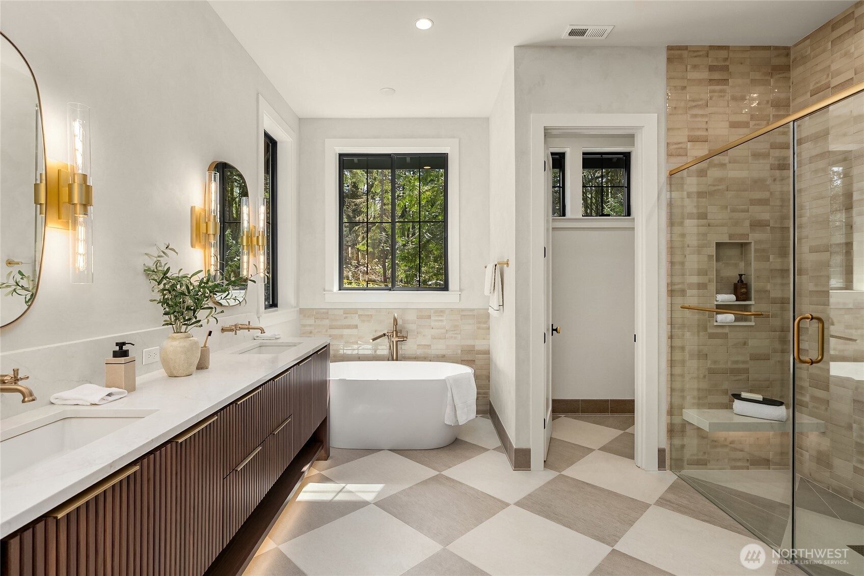 9473 Springwood Avenue NE, Bainbridge Island, WA 98110
