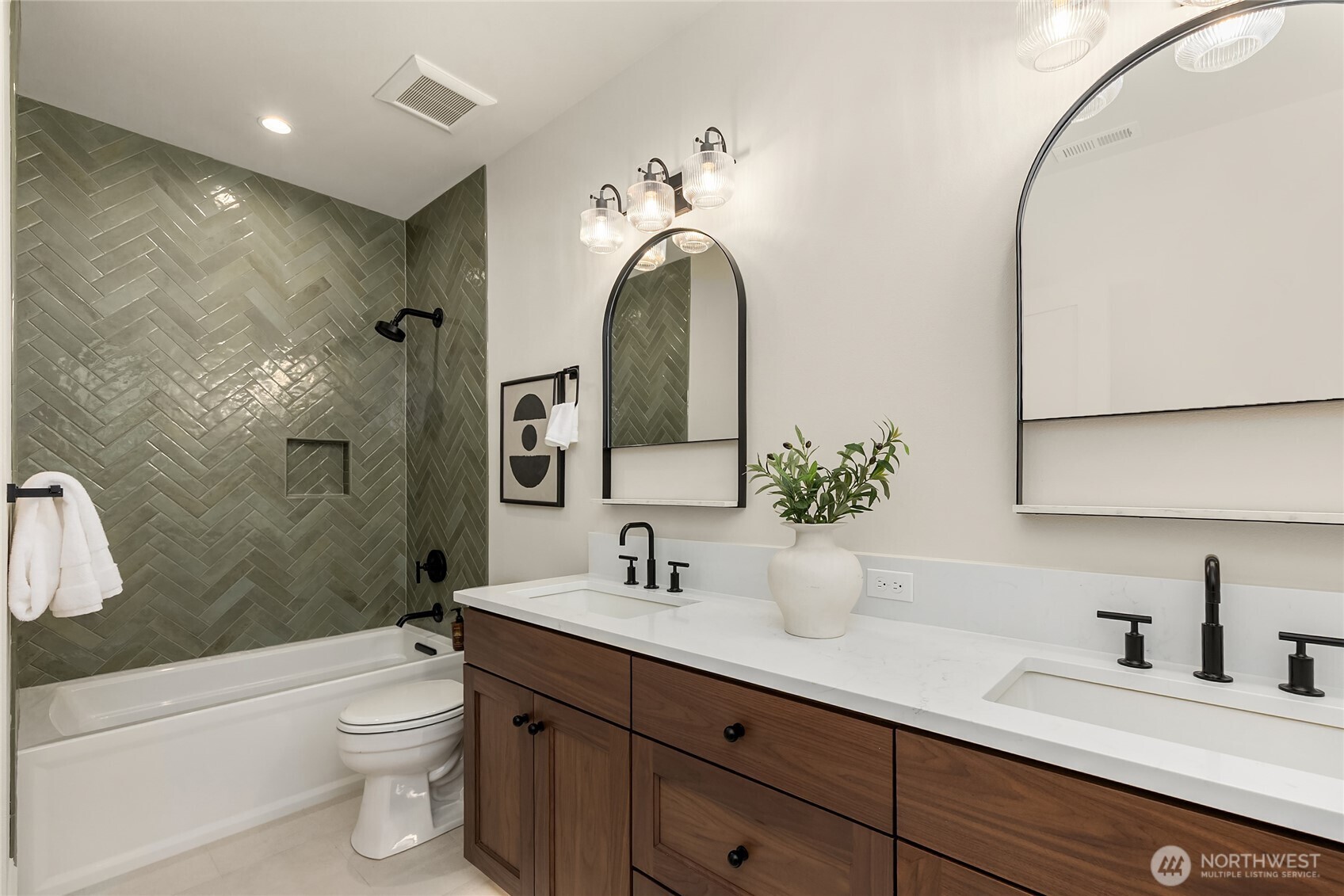 9473 Springwood Avenue NE, Bainbridge Island, WA 98110