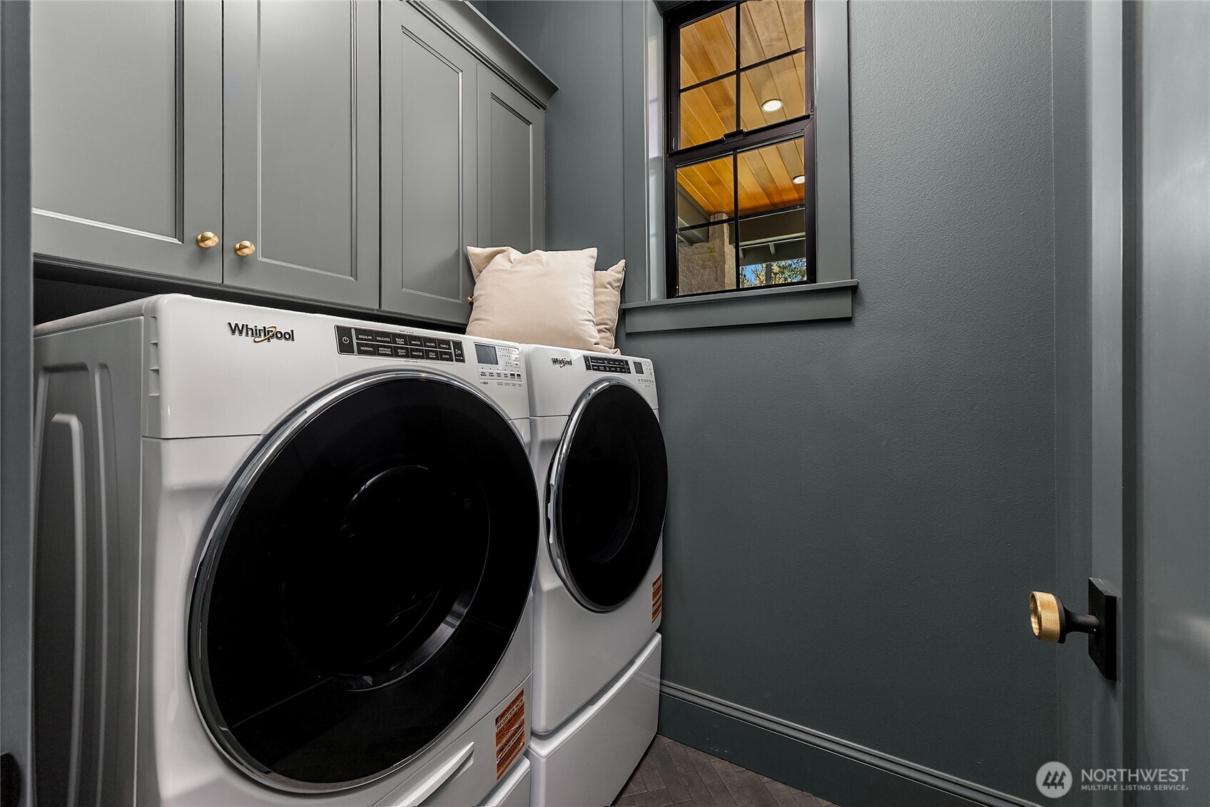 9473 Springwood Avenue NE, Bainbridge Island, WA 98110